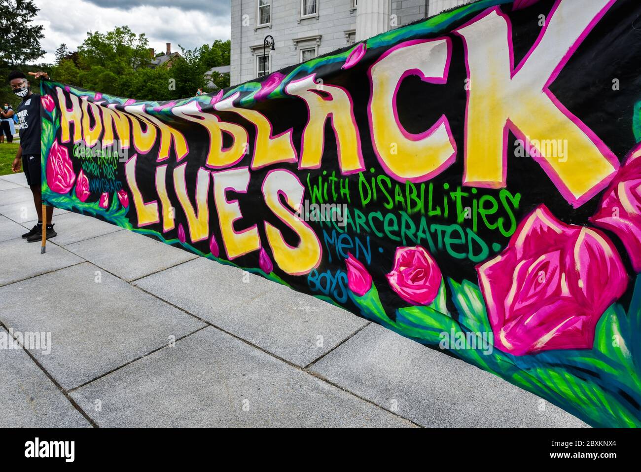 Protest gegen die Ermordung von Menschen mit Farbe durch die Polizei in den USA (Black Lives Matter), im Vermont State House und in den umliegenden Straßen, Montpelier, VT, USA. Stockfoto