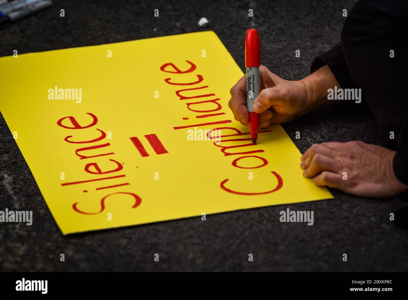 Protest gegen die Ermordung von Menschen mit Farbe durch die Polizei in den USA (Black Lives Matter), im Vermont State House und in den umliegenden Straßen, Montpelier, VT, USA. Stockfoto