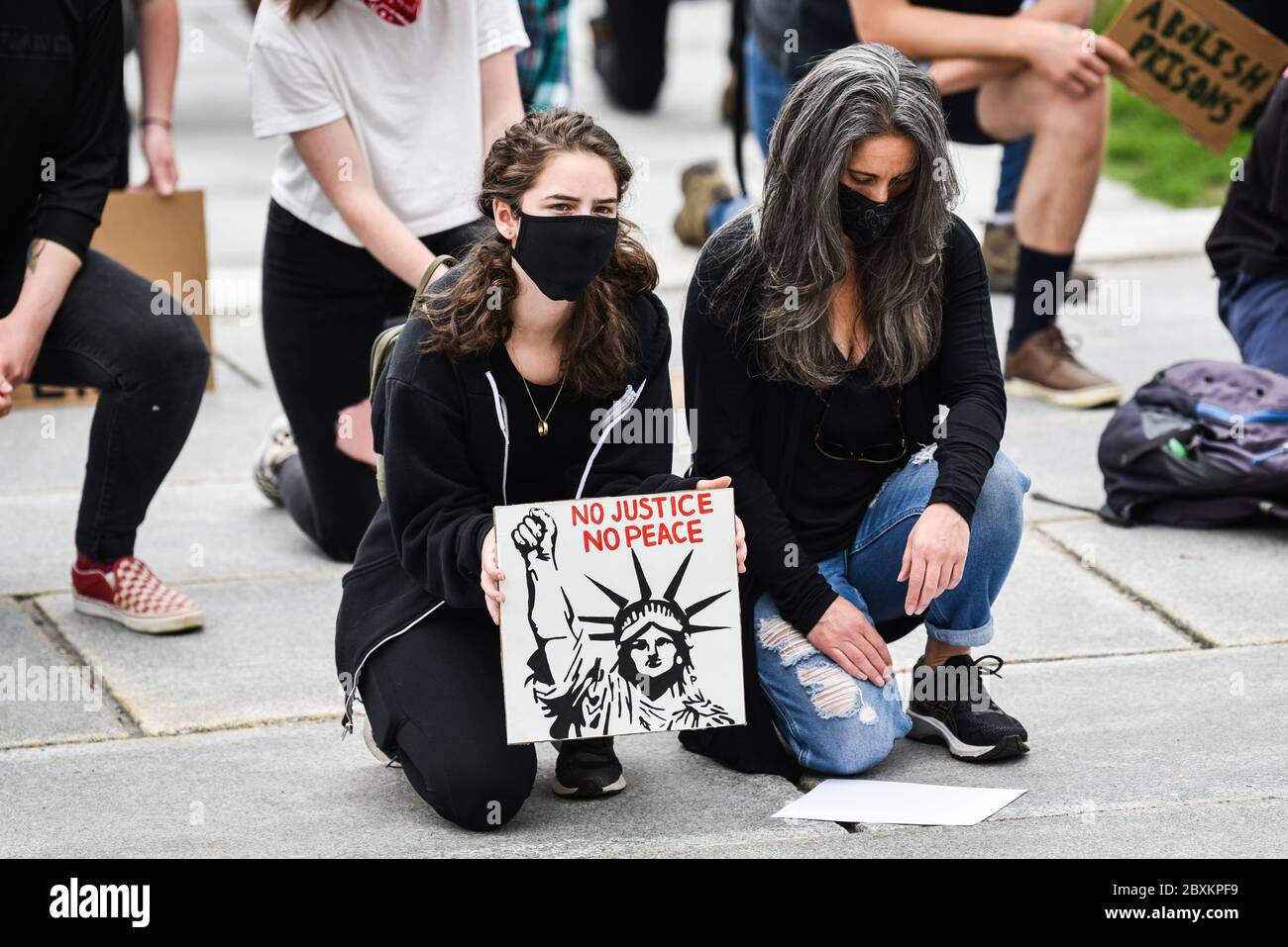 Protest gegen die Ermordung von Menschen mit Farbe durch die Polizei in den USA (Black Lives Matter), im Vermont State House und in den umliegenden Straßen, Montpelier, VT, USA. Stockfoto