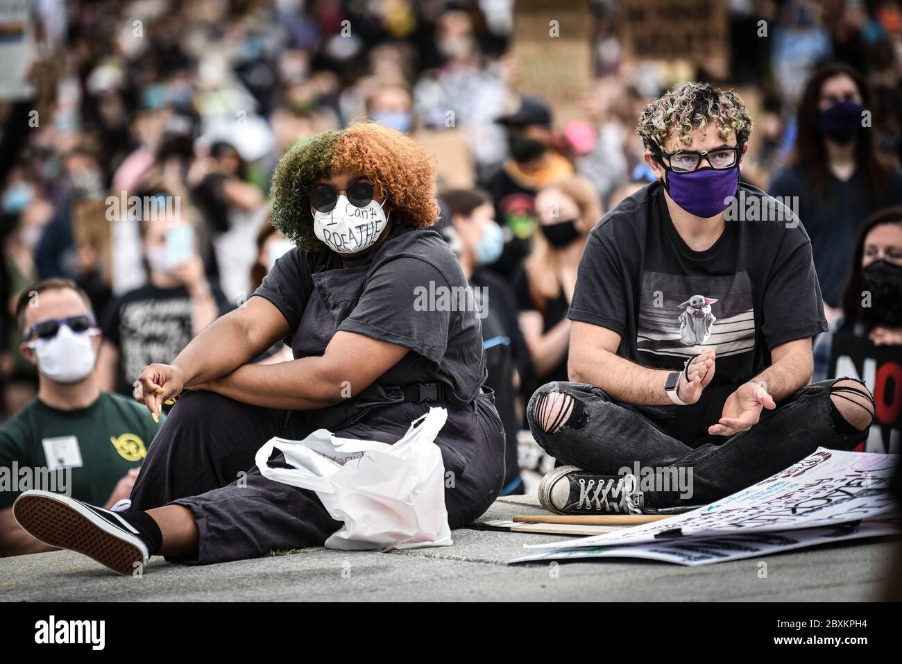 Protest gegen die Ermordung von Menschen mit Farbe durch die Polizei in den USA (Black Lives Matter), im Vermont State House und in den umliegenden Straßen, Montpelier, VT, USA. Stockfoto