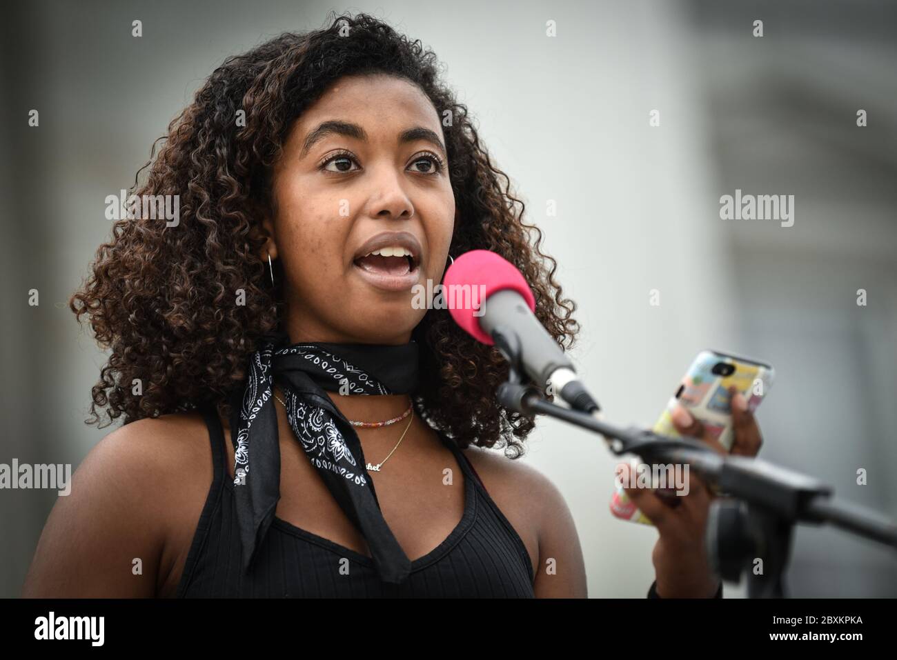 Protest gegen die Ermordung von Menschen mit Farbe durch die Polizei in den USA (Black Lives Matter), im Vermont State House und in den umliegenden Straßen, Montpelier, VT, USA. Stockfoto