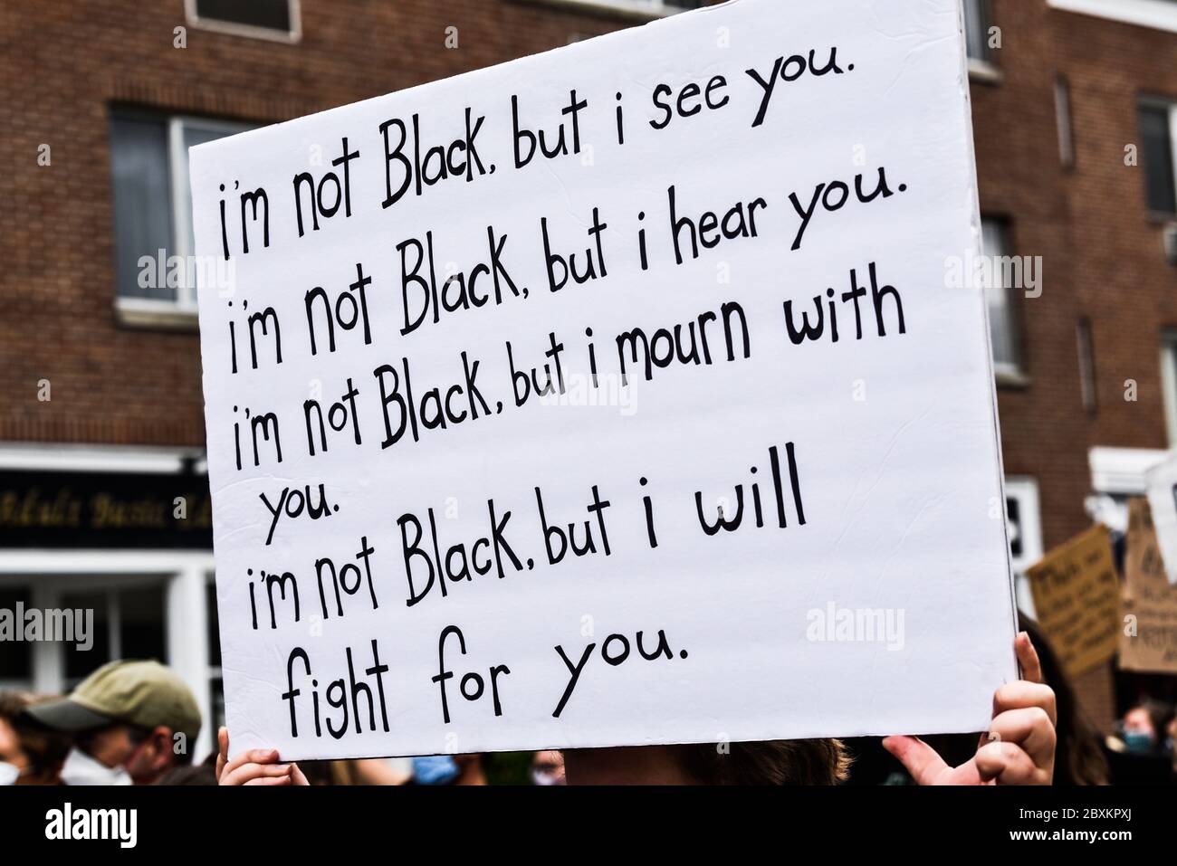 Protest gegen die Ermordung von Menschen mit Farbe durch die Polizei in den USA (Black Lives Matter), im Vermont State House und in den umliegenden Straßen, Montpelier, VT, USA. Stockfoto