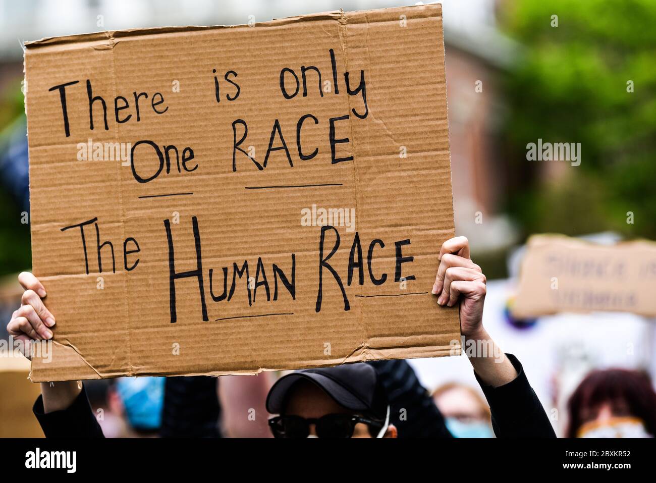 Protest gegen die Ermordung von Menschen mit Farbe durch die Polizei in den USA (Black Lives Matter), im Vermont State House und in den umliegenden Straßen, Montpelier, VT, USA. Stockfoto