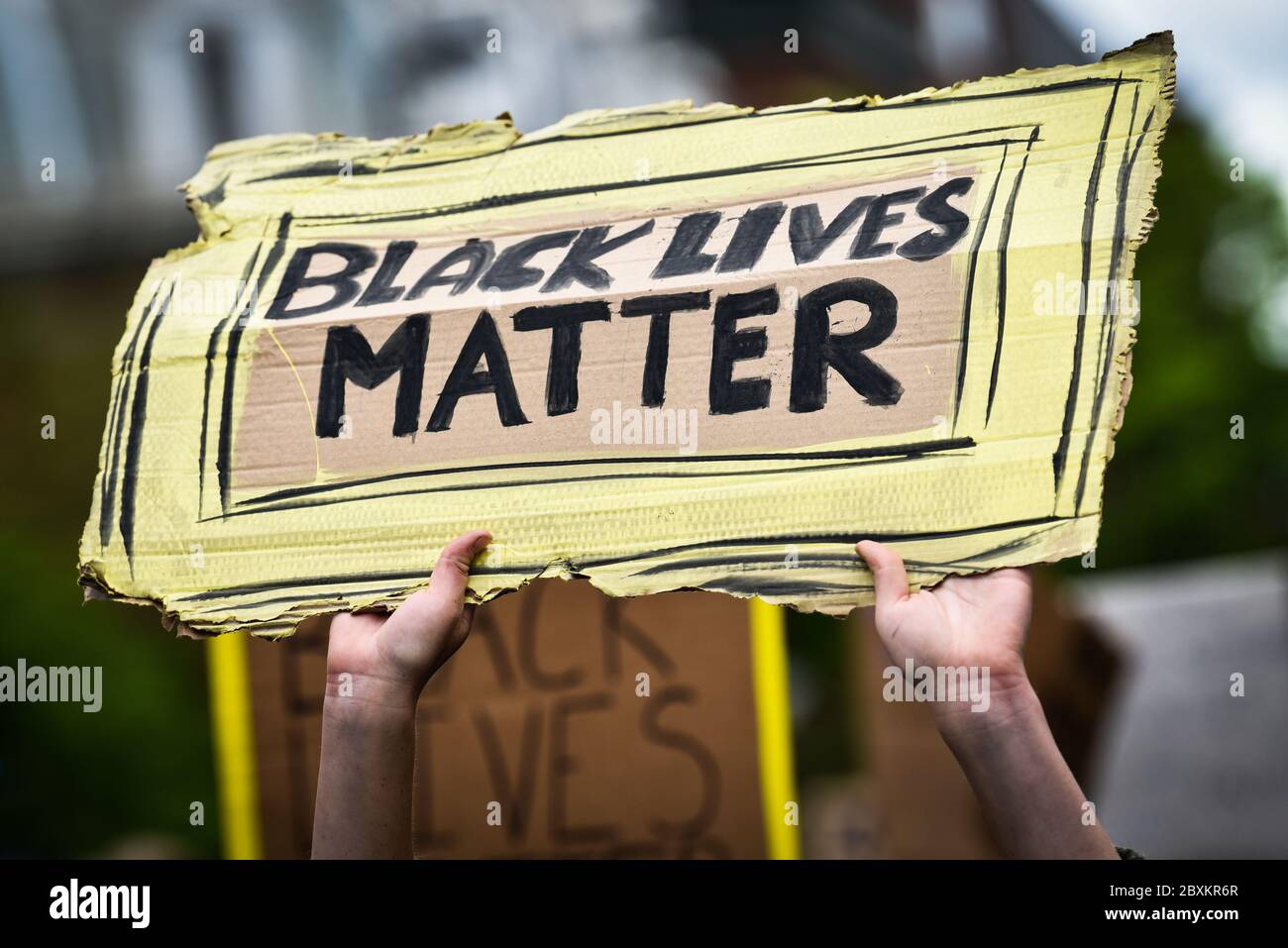 Protest gegen die Ermordung von Menschen mit Farbe durch die Polizei in den USA (Black Lives Matter), im Vermont State House und in den umliegenden Straßen, Montpelier, VT, USA. Stockfoto