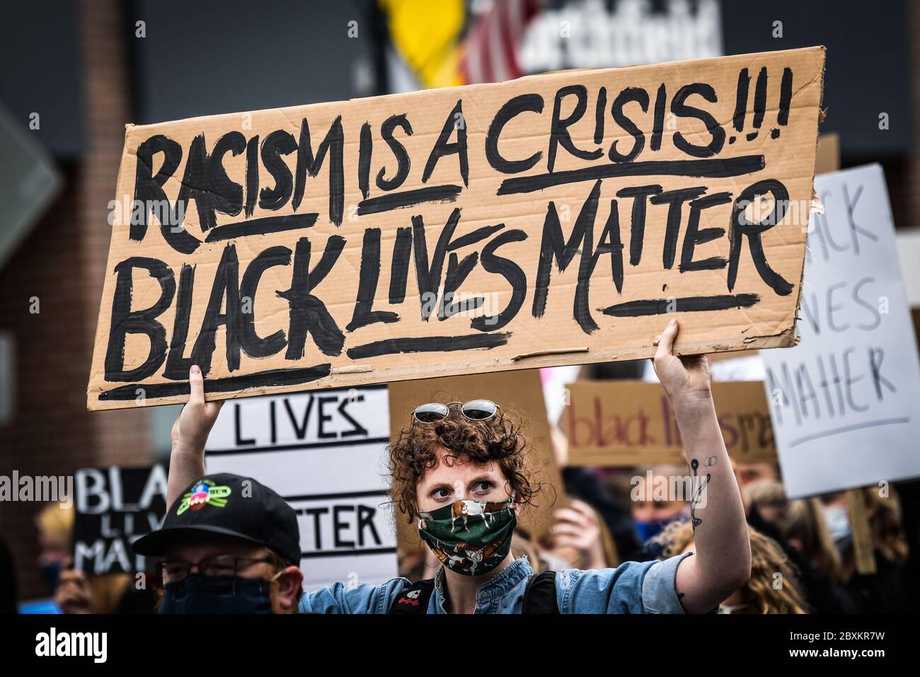 Protest gegen die Ermordung von Menschen mit Farbe durch die Polizei in den USA (Black Lives Matter), im Vermont State House und in den umliegenden Straßen, Montpelier, VT, USA. Stockfoto
