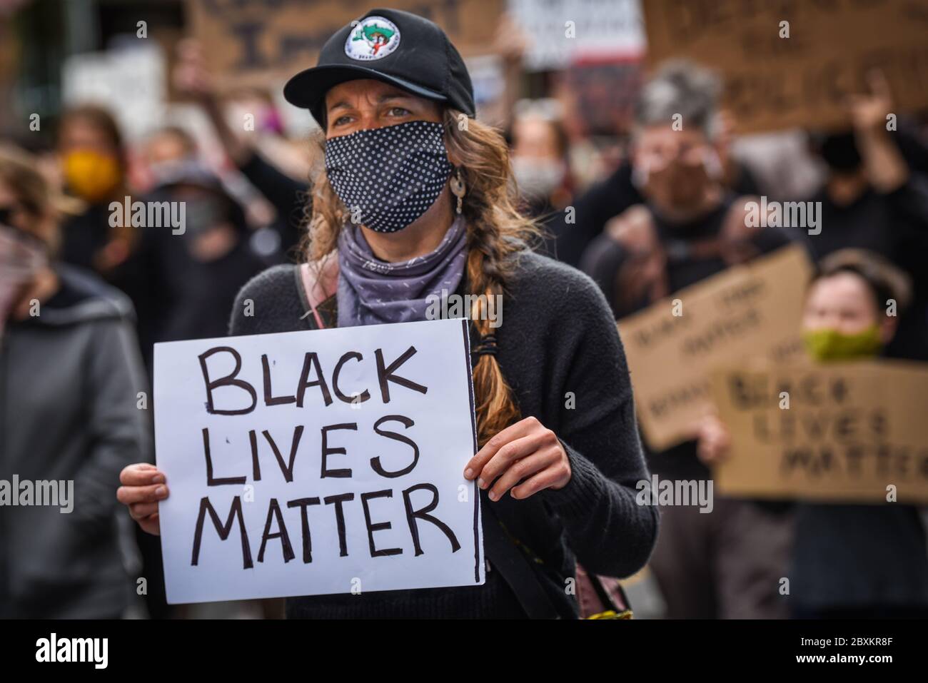 Protest gegen die Ermordung von Menschen mit Farbe durch die Polizei in den USA (Black Lives Matter), im Vermont State House und in den umliegenden Straßen, Montpelier, VT, USA. Stockfoto
