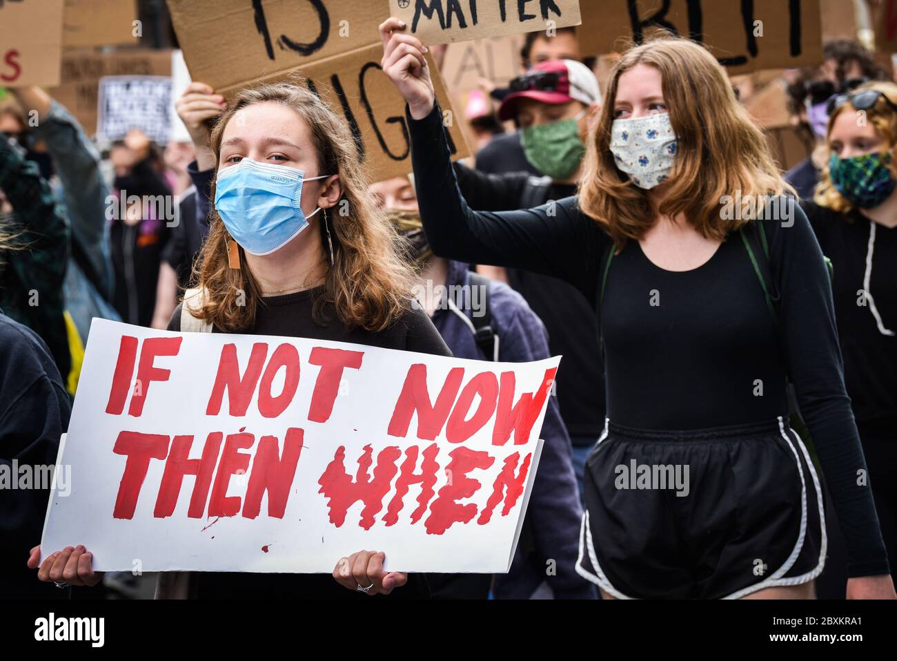 Protest gegen die Ermordung von Menschen mit Farbe durch die Polizei in den USA (Black Lives Matter), im Vermont State House und in den umliegenden Straßen, Montpelier, VT, USA. Stockfoto