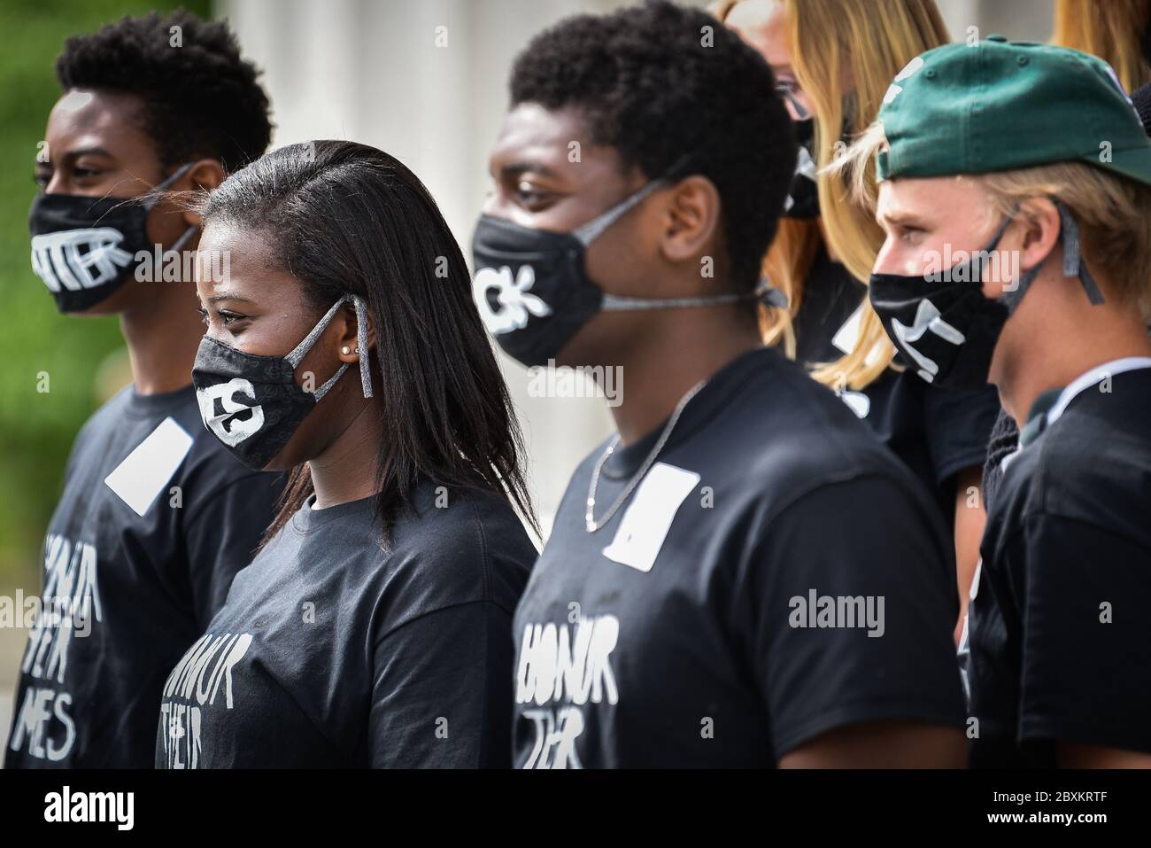 Protest gegen die Ermordung von Menschen mit Farbe durch die Polizei in den USA (Black Lives Matter), im Vermont State House und in den umliegenden Straßen, Montpelier, VT, USA. Stockfoto