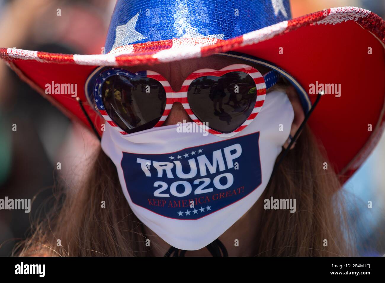 Coronavirus / COVID-19: Weniger als 200 Demonstranten aus Super Happy Fun America (SHFA) hielten einen Protest vor dem Massachusetts State House im Zentrum von Boston, MA, USA ab 05/30/2020. Stockfoto