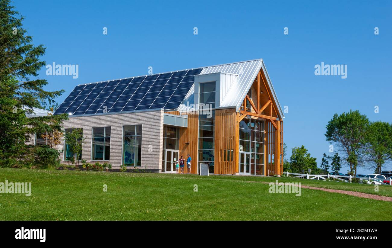 Besucherzentrum am Green Gables Heritage Place. LEED-zertifiziert, mit erneuerbaren Energien. Design inspiriert von lokalen Bauernhöfen. PEI Nationalpark, Kanada. Stockfoto