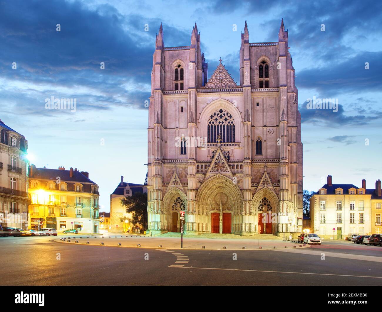 Nantes in Frankreich - Sonnenuntergang Blick auf die Kathedrale Saint Pierre Stockfoto