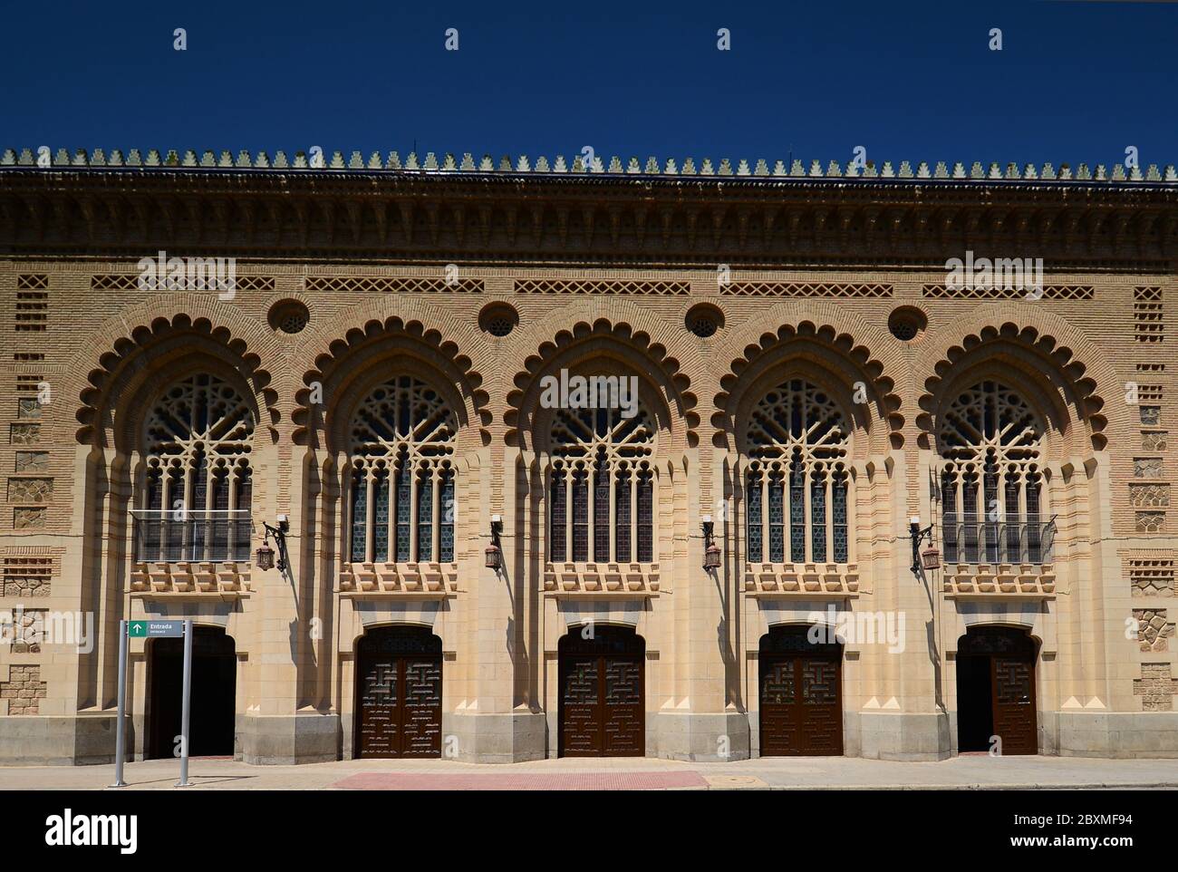 Fassade des Bahnhofs Toledo. Toledo, Spanien Stockfoto