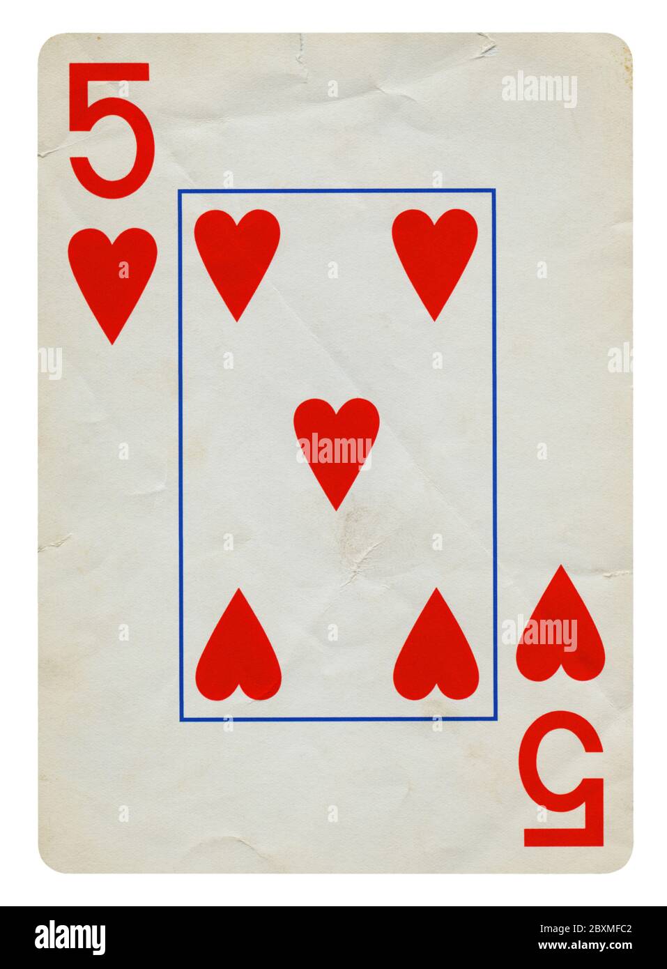 Fünf der Herzen Vintage Playing Card - isoliert auf weißem (clipping path enthalten) Stockfoto