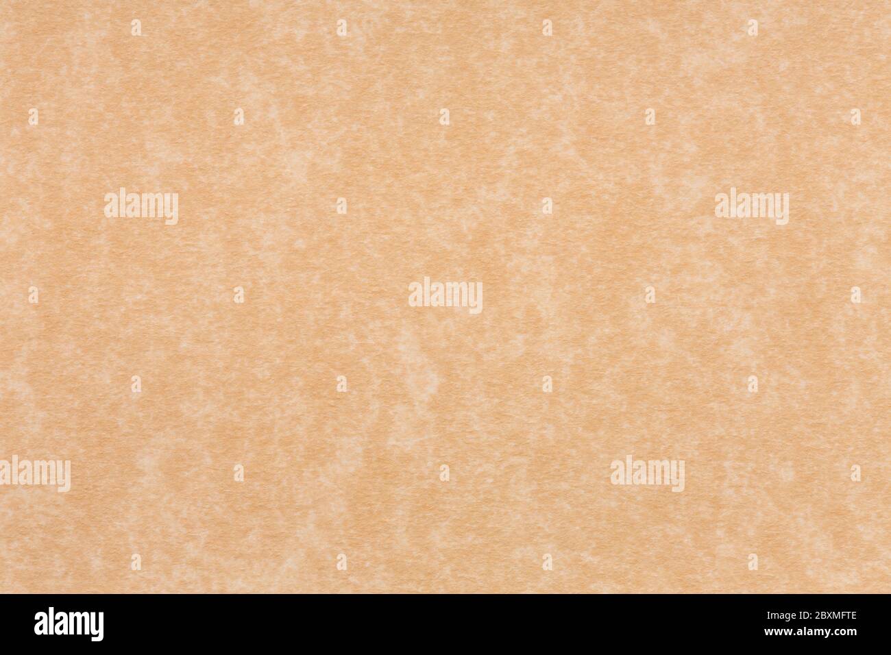 Papier Pergament mit weicher Textur oder hellbraune cremefarbene Wand mit warmen beige-hellen Tapeten. Stockfoto