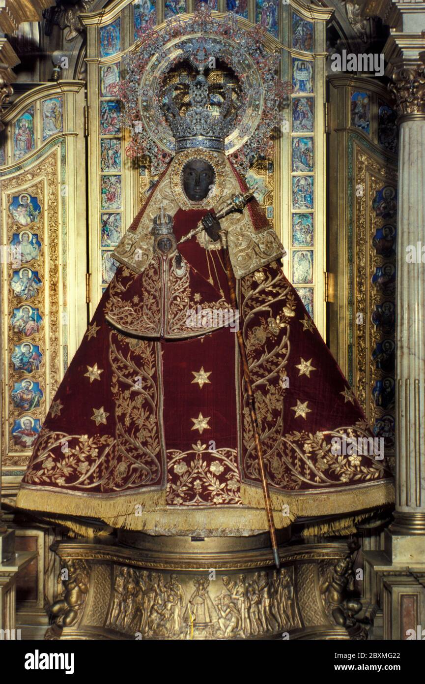 Black Madonna Statue Stockfotos Und Bilder Kaufen Seite 2 Alamy