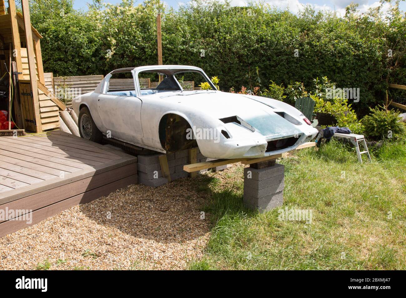 Lotus Elan +2 Oldtimer wird in einen benutzerdefinierten Whirlpool, Medstead, Alton, Hampshire England, Großbritannien umgewandelt. Stockfoto