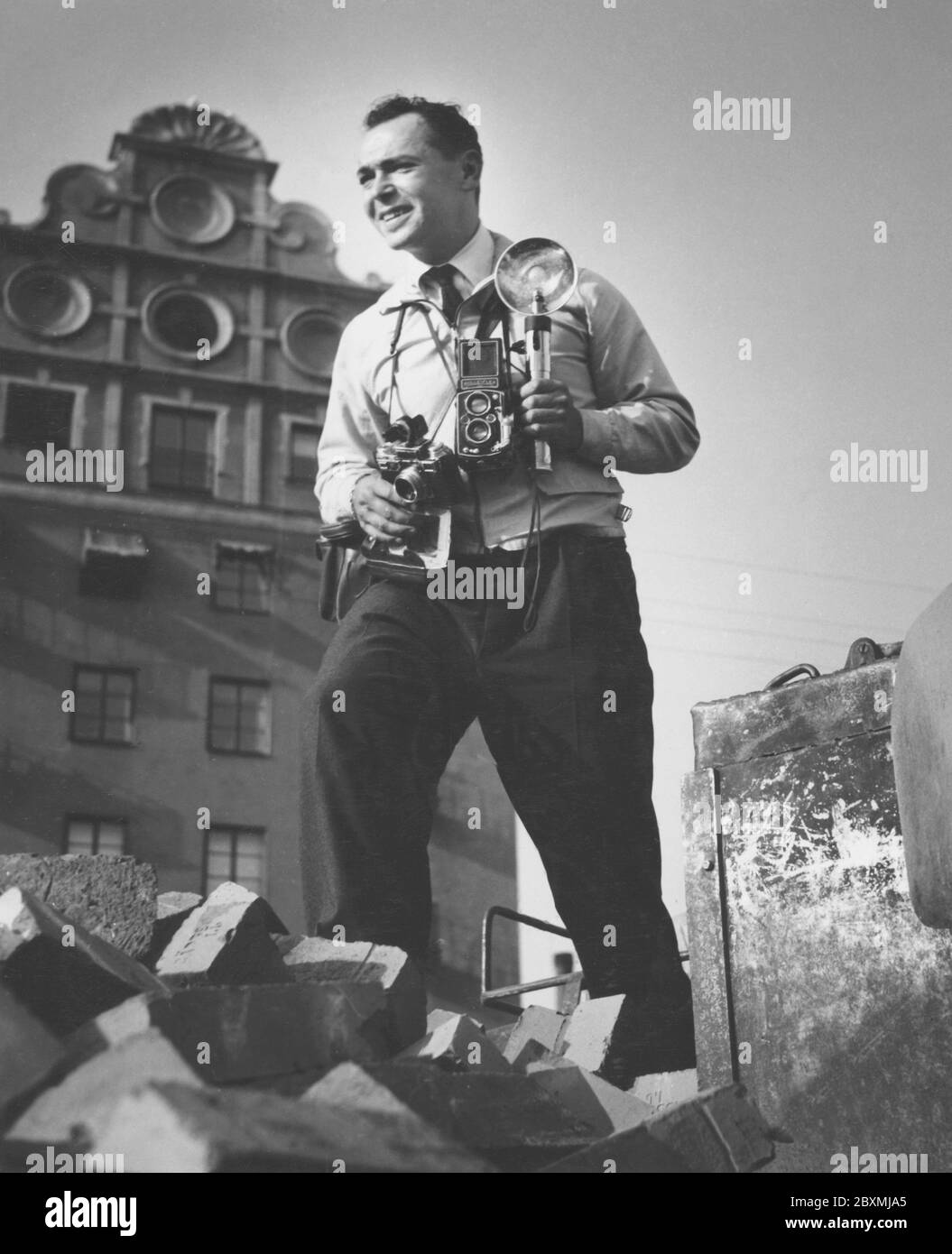 Eliot Elisofon. 1911-1973. Amerikanischer Dokumentarfotograf und Fotojournalist. Von 1942 bis 1964 war er als Personalfotograf für das Life Magazine tätig. Hier in Stockholm Schweden, als sie die schwedischen Meisterläufer Gunder Hägg und Arne Andersson beim Stockholms Stadion fotografieren sollten. 1944 Stockfoto