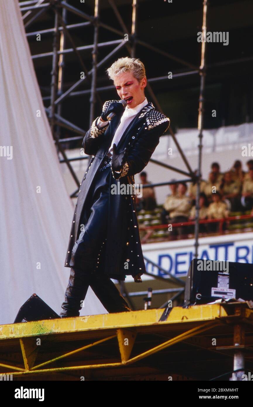 Open Air Festival im Volkspark Stadion in Hamburg, Deutschland 1987. Mitwirkende: Annie Lennox von der britischen Band Eurythmics Stockfoto