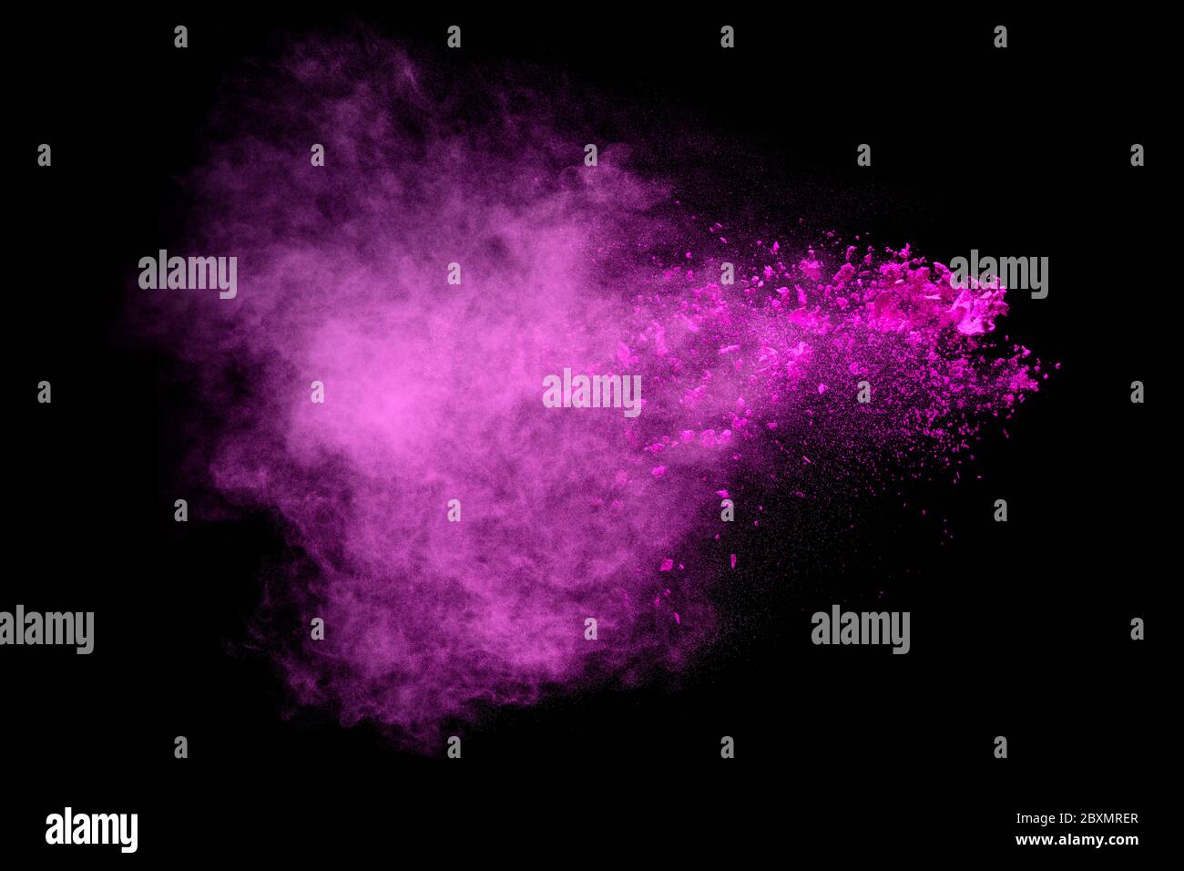 Nahaufnahme einer bunten Staubablagerungen-Explosion auf Schwarz isoliert. Abstrakter Hintergrund. Farbexplosion Stockfoto