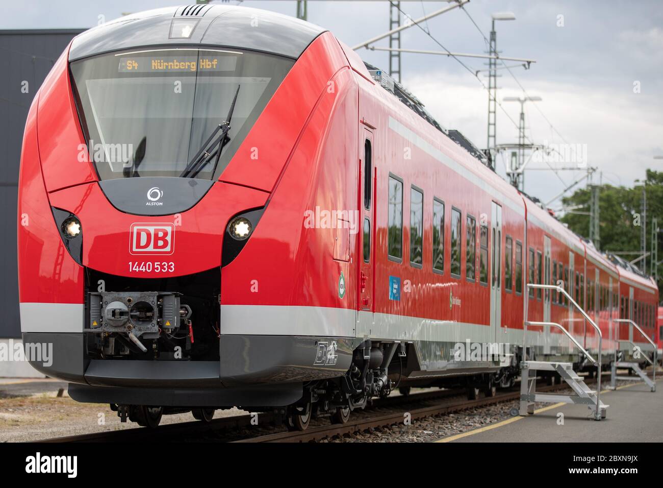 Nürnberg, Deutschland. Juni 2020. Der neue Triebwagen der Deutschen Bahn der Baureihe 1440 Coradia Continental steht auf dem Gelände des DB Regio-Werks während einer Presseveranstaltung. Quelle: Daniel Karmann/dpa/Alamy Live News Stockfoto