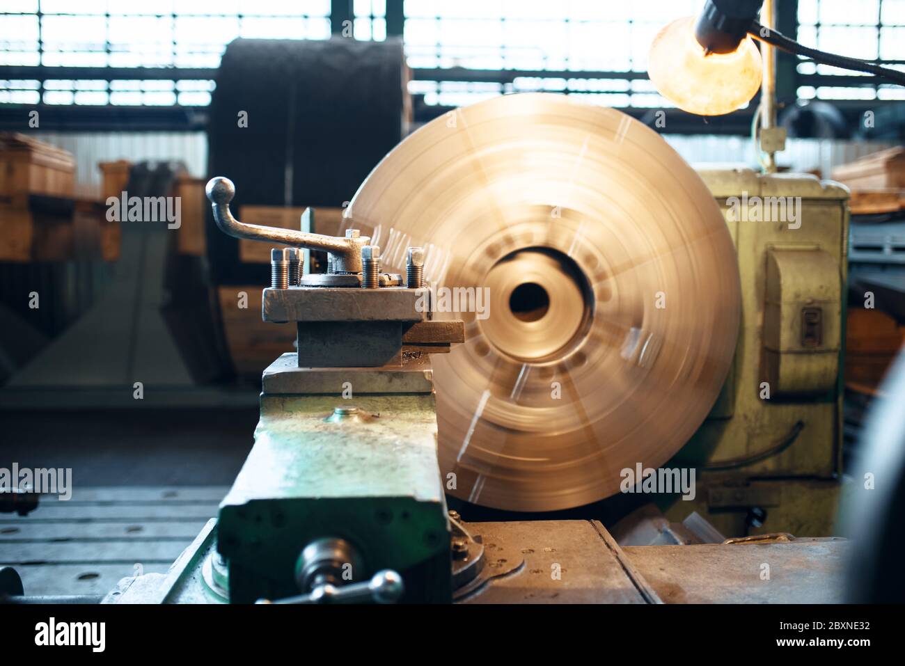 Drehmaschine auf der Wet-Fabrik, niemand Stockfoto