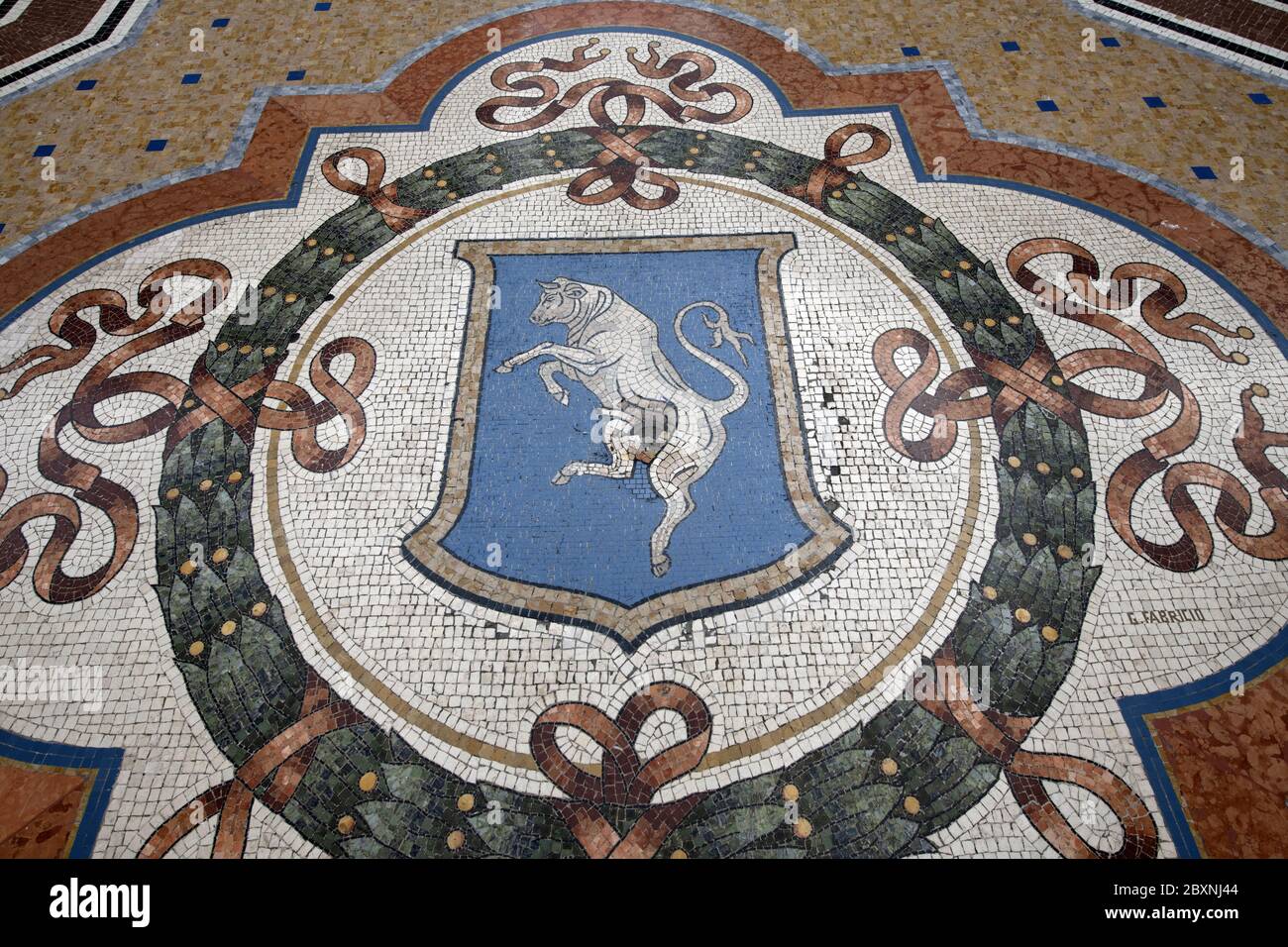 Der Bodenmosaik-Stier der Galleria Vittorio Emanuele in Mailand, Italien. Stockfoto