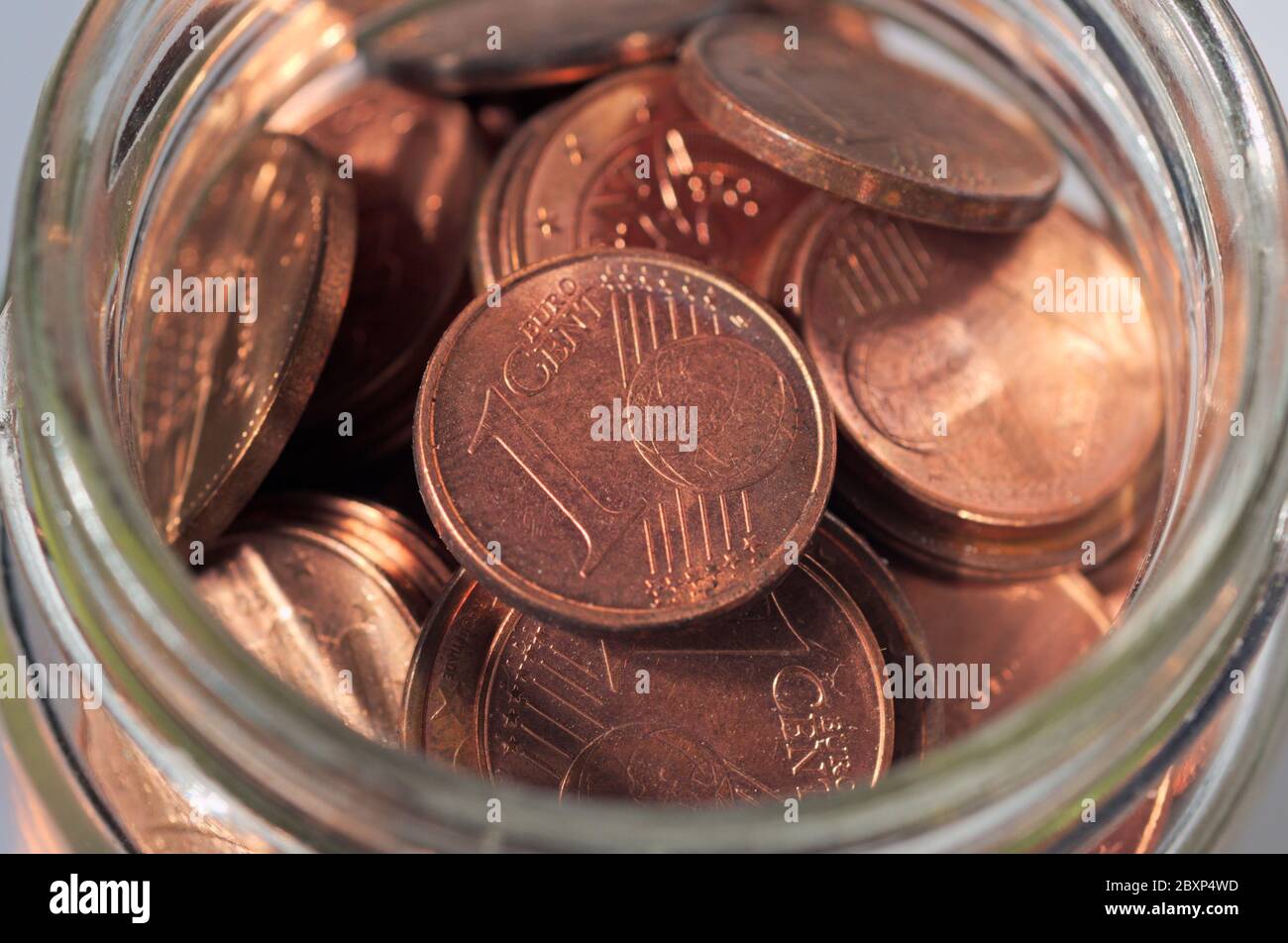 eurocent im Glas Stockfoto
