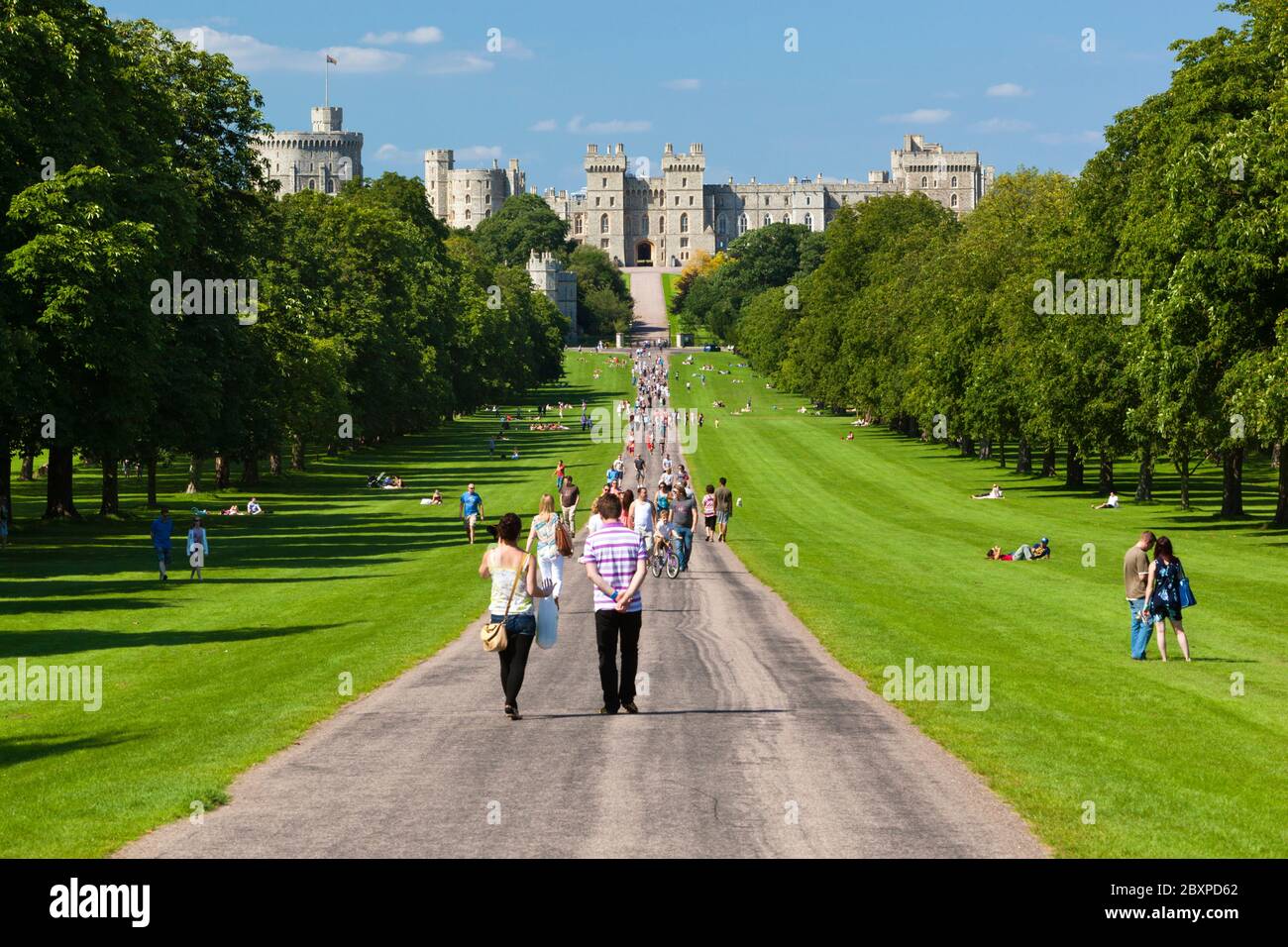 Die langen Spaziergang und Schloss Windsor, Windsor, Berkshire, England, Vereinigtes Königreich, Europa Stockfoto