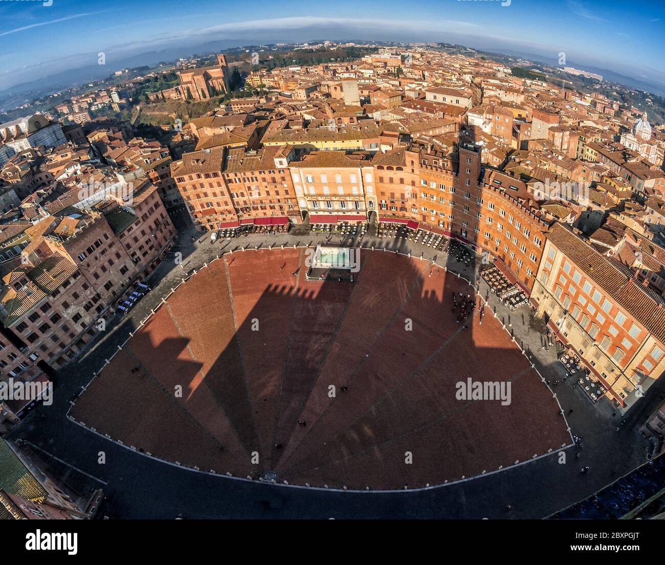 Die berühmte Piazza del Campo von Siena Blick von der Spitze des Turms mit einem Fischaugenaufnahme Stockfoto