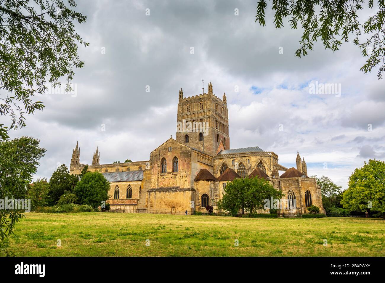 Westansicht der Tewkesbury Abbey Church in Gloucestershire, England Stockfoto