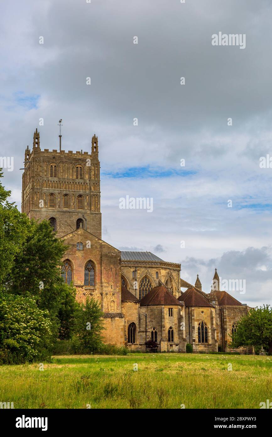 Der romanische Turm der Tewkesbury Abbey Church in Gloucestershire, England Stockfoto