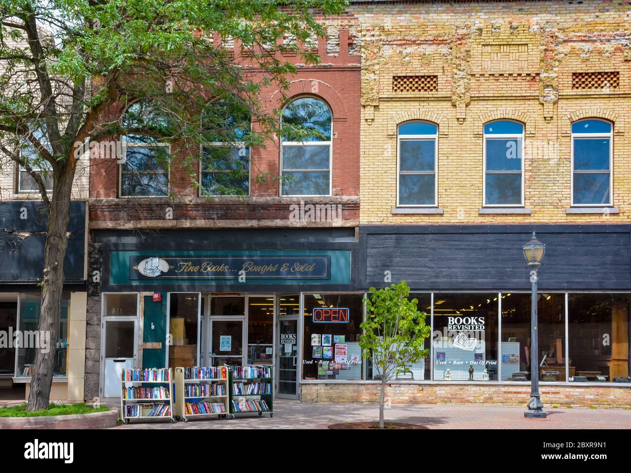 Kleinstadt Amerika im Mittleren Westen, St. Cloud, MN, hat eine revitalisierte historische Innenstadt von alten Gebäuden und trendigen Buchhandlungen und Einkaufsmöglichkeiten, in den USA Stockfoto