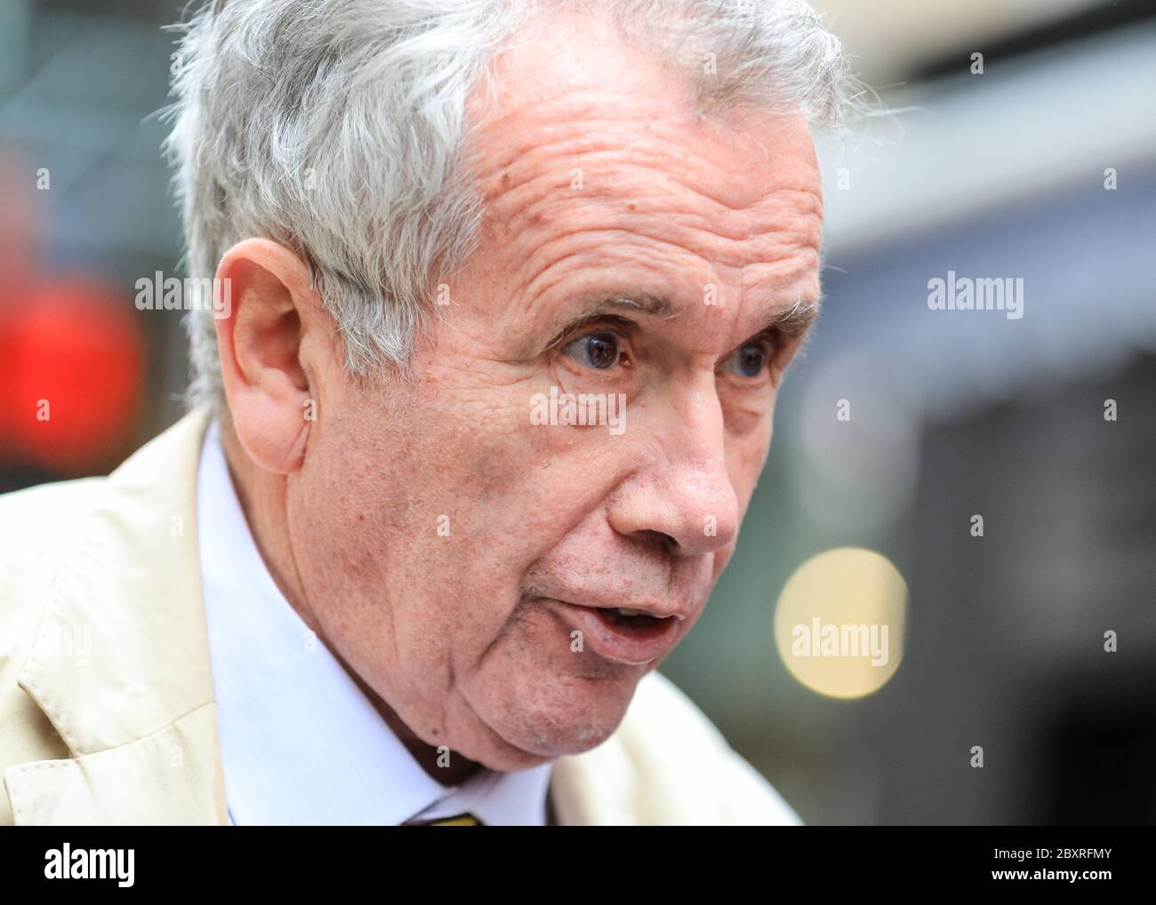 Journalist, ehemaliger Kriegskorrespondent und unabhängiger Parlamentsabgeordneter Martin Bell in London, Großbritannien Stockfoto