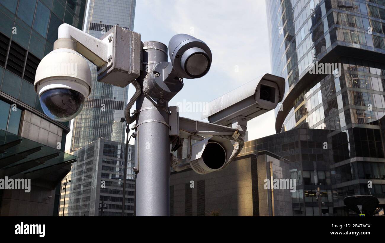 CCTV-Tracking-System in einer großen Stadt. Stockfoto