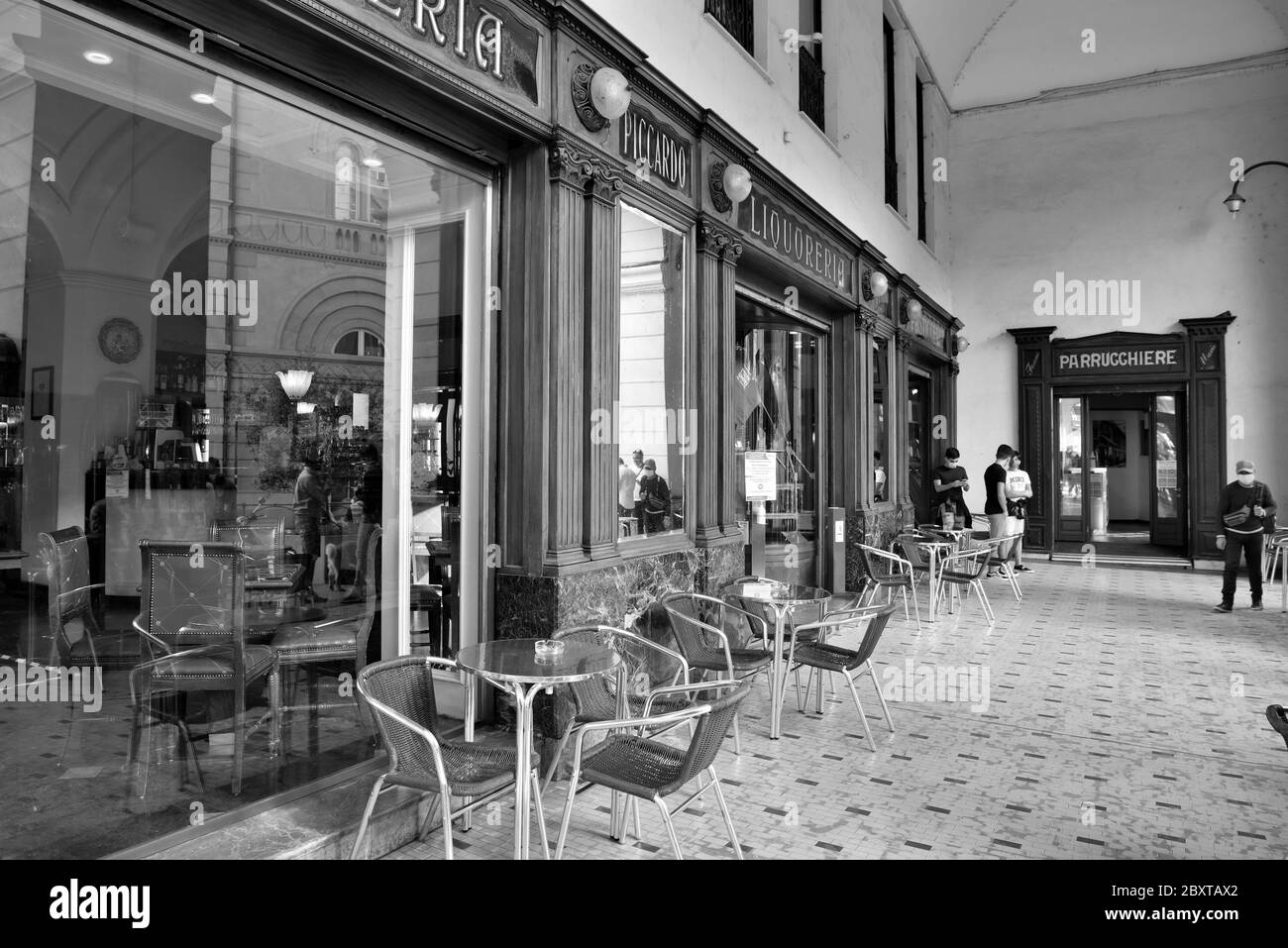 Personen Elegantes historisches Café: Piccardo existiert seit 1905 Mai 30 August 2020 Imperia Italien Stockfoto