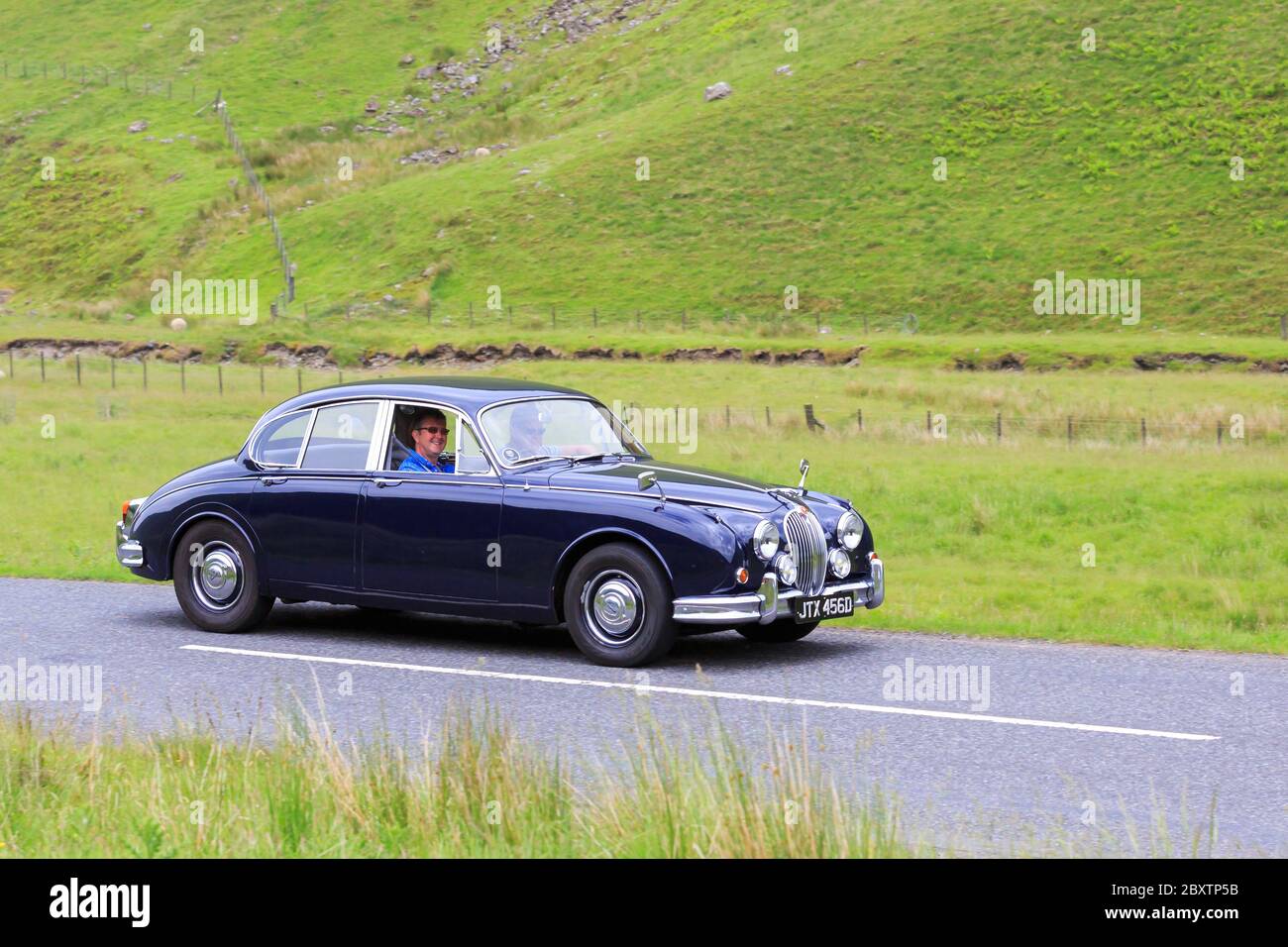 MOFFAT, SCHOTTLAND - 29. JUNI 2019: 1966 Jaguar MK2 Limousine in einer Oldtimer-Rallye auf dem Weg nach Moffat, Dumfries und Galloway Stockfoto