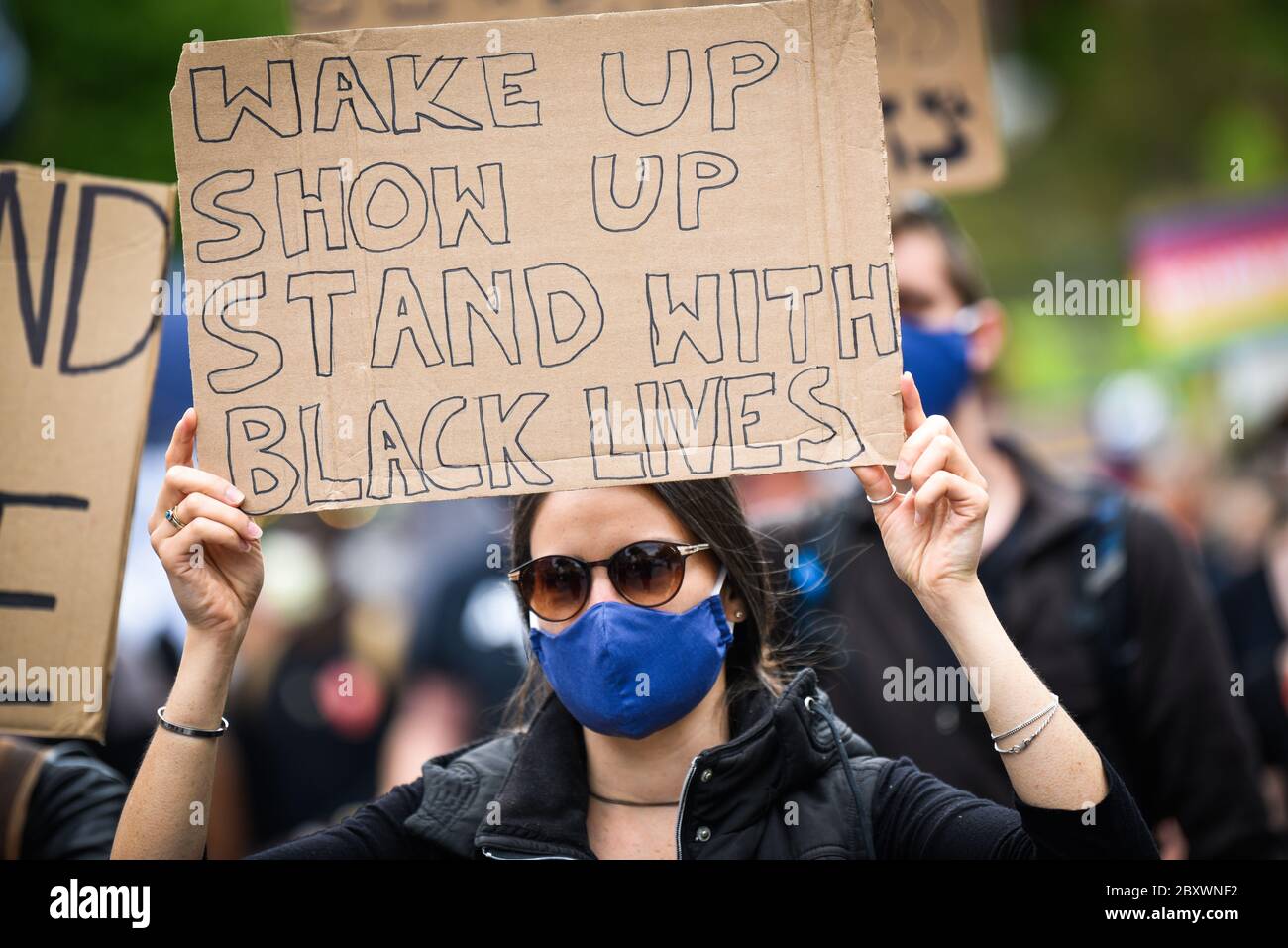Protest gegen die Ermordung von Menschen mit Farbe durch die Polizei in den USA (Black Lives Matter), im Vermont State House und in den umliegenden Straßen, Montpelier, VT, USA. Stockfoto