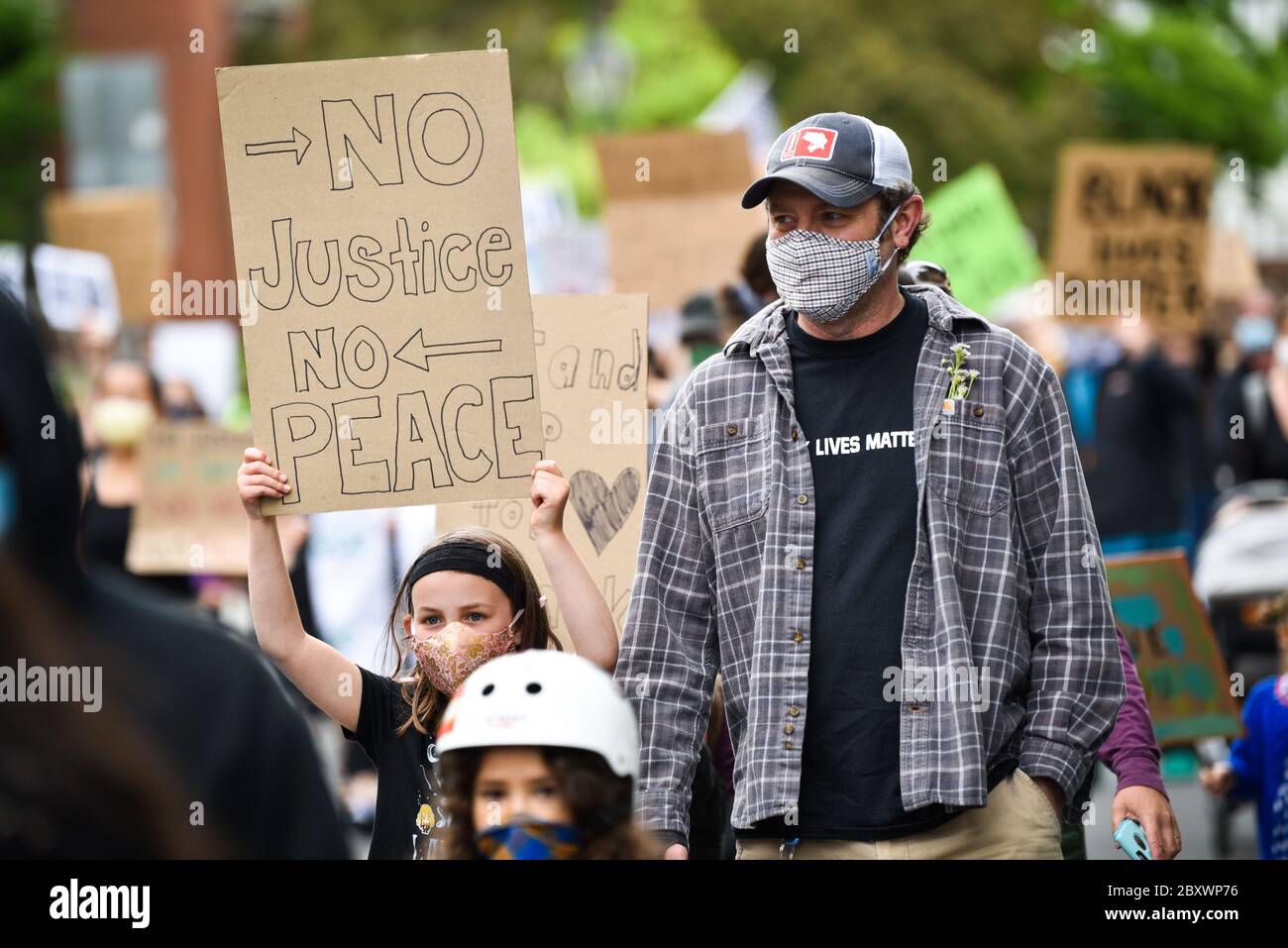Protest gegen die Ermordung von Menschen mit Farbe durch die Polizei in den USA (Black Lives Matter), im Vermont State House und in den umliegenden Straßen, Montpelier, VT, USA. Stockfoto