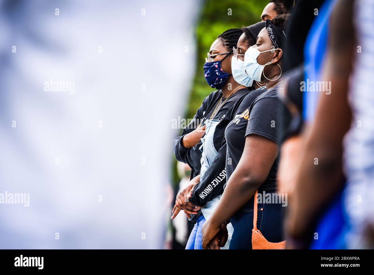 Protest gegen die Ermordung von Menschen mit Farbe durch die Polizei in den USA (Black Lives Matter), im Vermont State House und in den umliegenden Straßen, Montpelier, VT, USA. Stockfoto