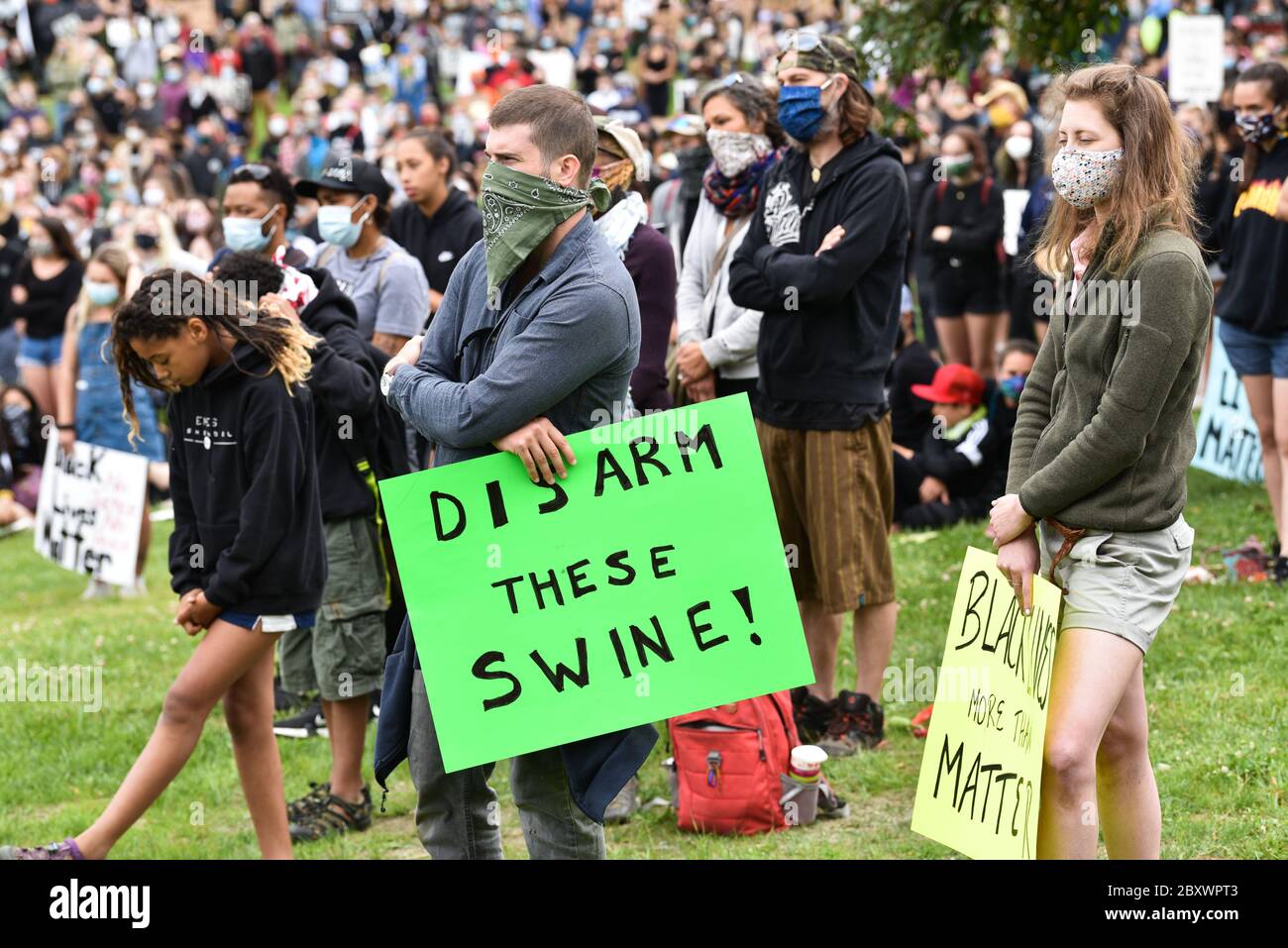 Protest gegen die Ermordung von Menschen mit Farbe durch die Polizei in den USA (Black Lives Matter), im Vermont State House und in den umliegenden Straßen, Montpelier, VT, USA. Stockfoto
