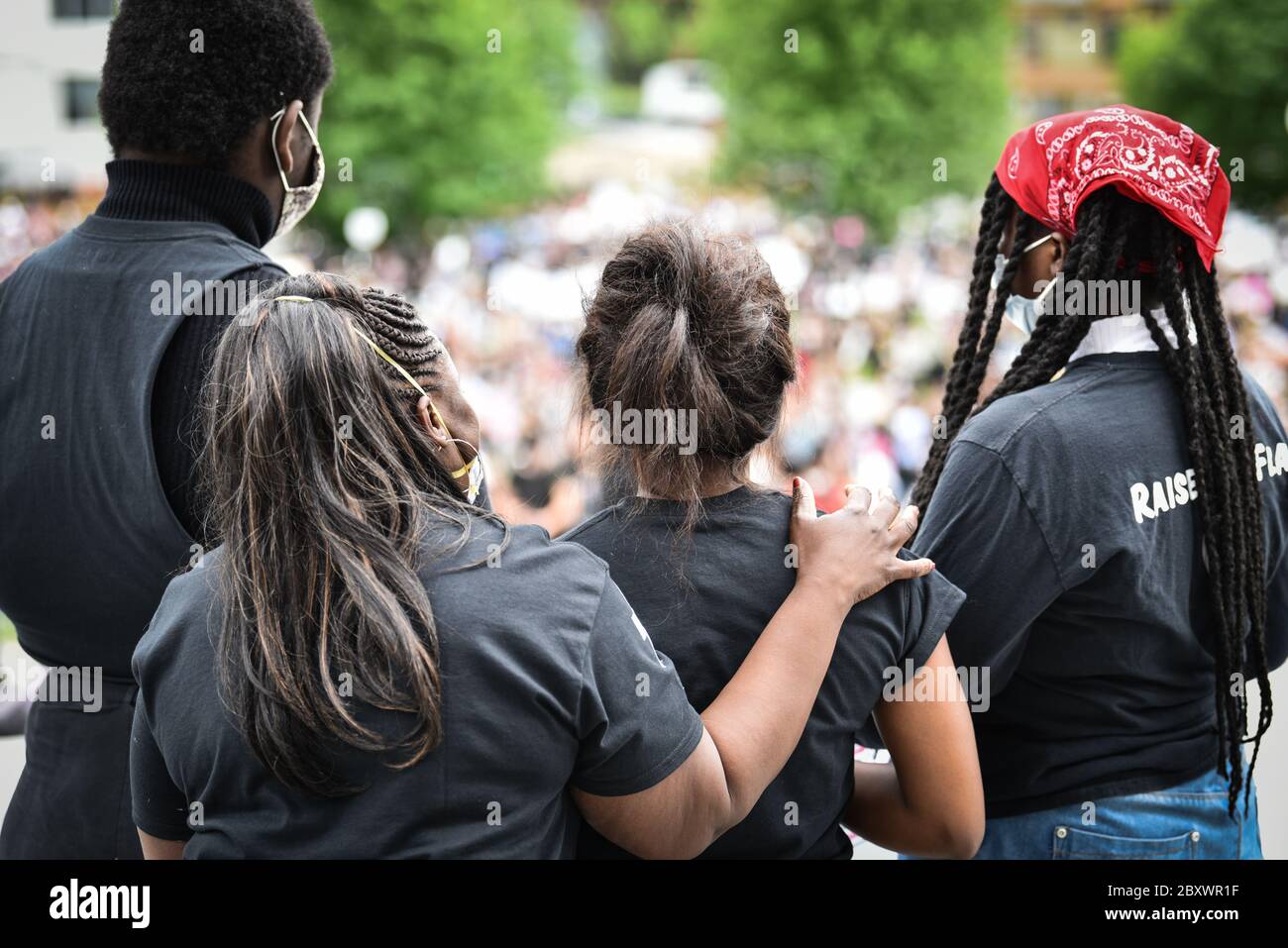 Protest gegen die Ermordung von Menschen mit Farbe durch die Polizei in den USA (Black Lives Matter), im Vermont State House und in den umliegenden Straßen, Montpelier, VT, USA. Stockfoto