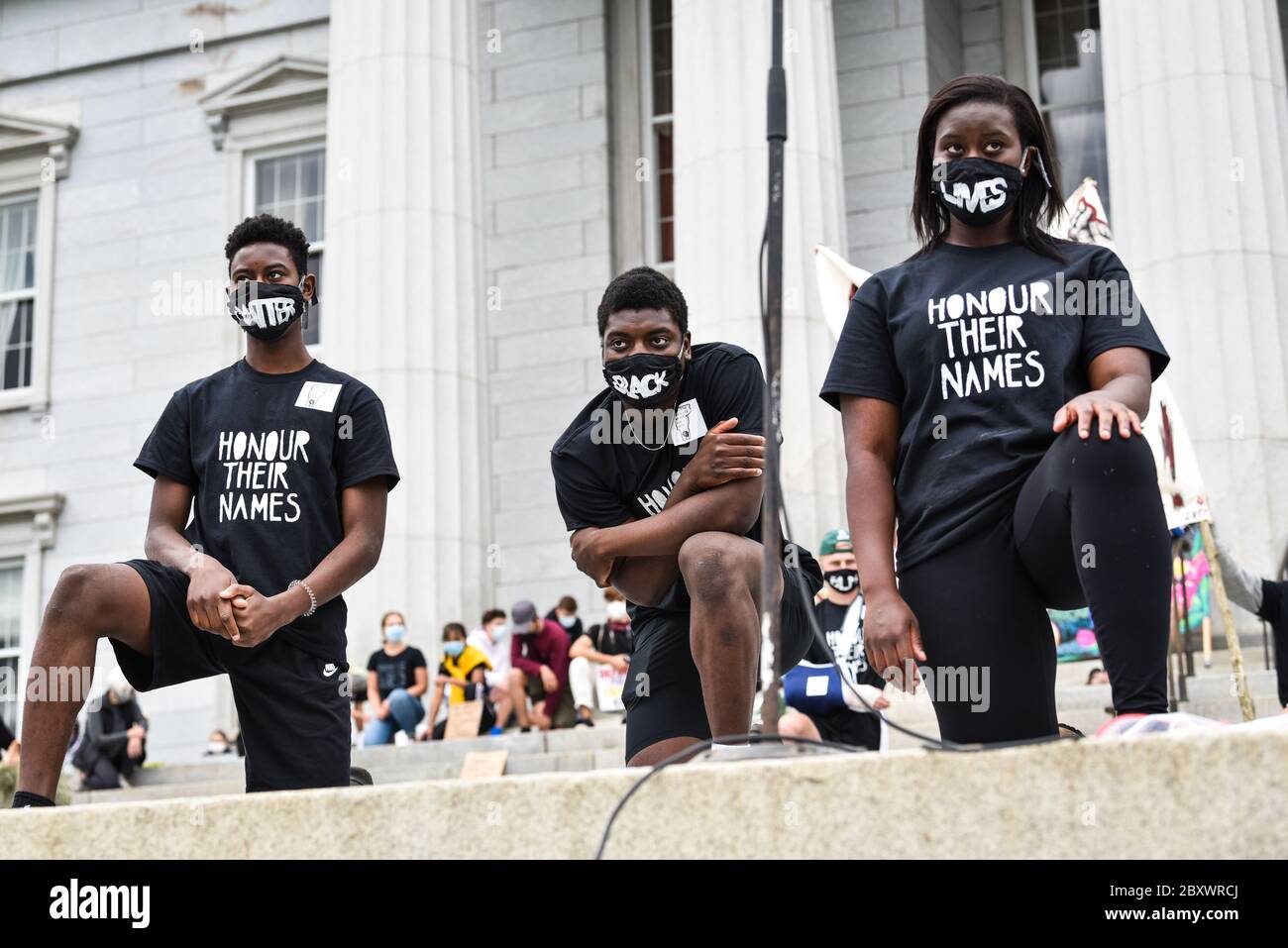 Protest gegen die Ermordung von Menschen mit Farbe durch die Polizei in den USA (Black Lives Matter), im Vermont State House und in den umliegenden Straßen, Montpelier, VT, USA. Stockfoto