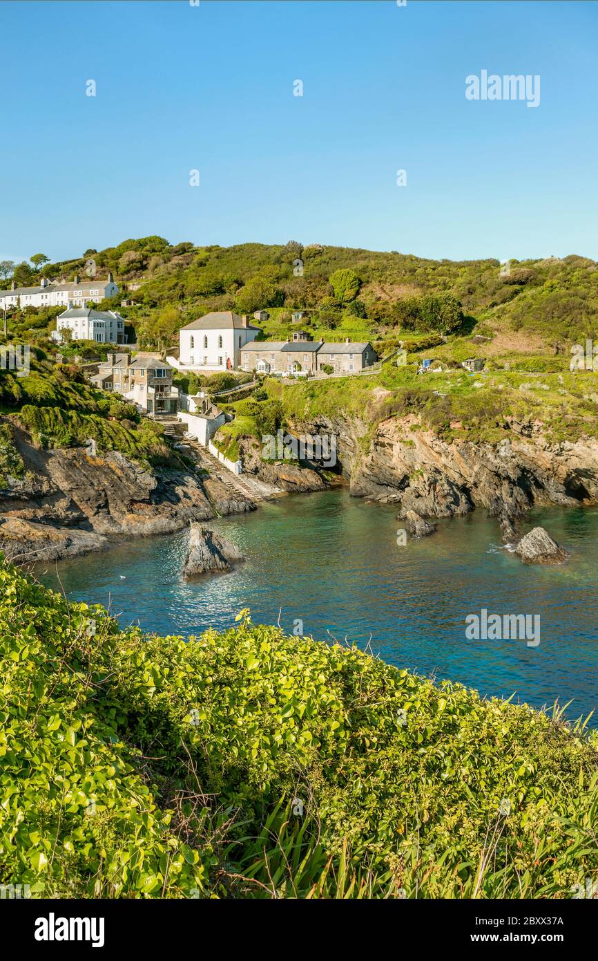 Blick auf das kleine kornische Küstendorf Portloe, Cornwall, England, Großbritannien Stockfoto
