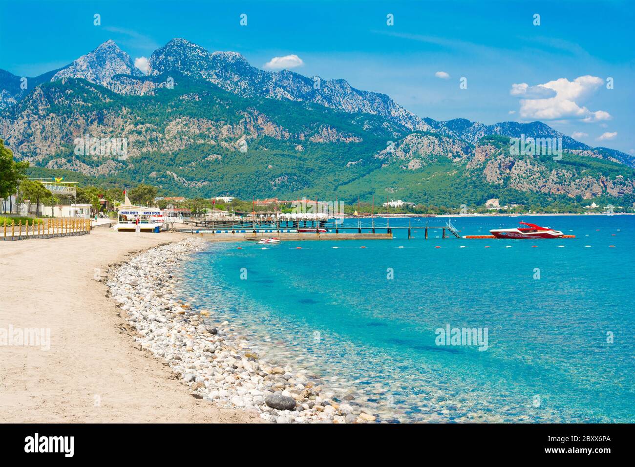 Antalya, Türkei - 14. Mai 2018: Wunderschöne Landschaft der Mittelmeerküste bei Beldibi Stockfoto