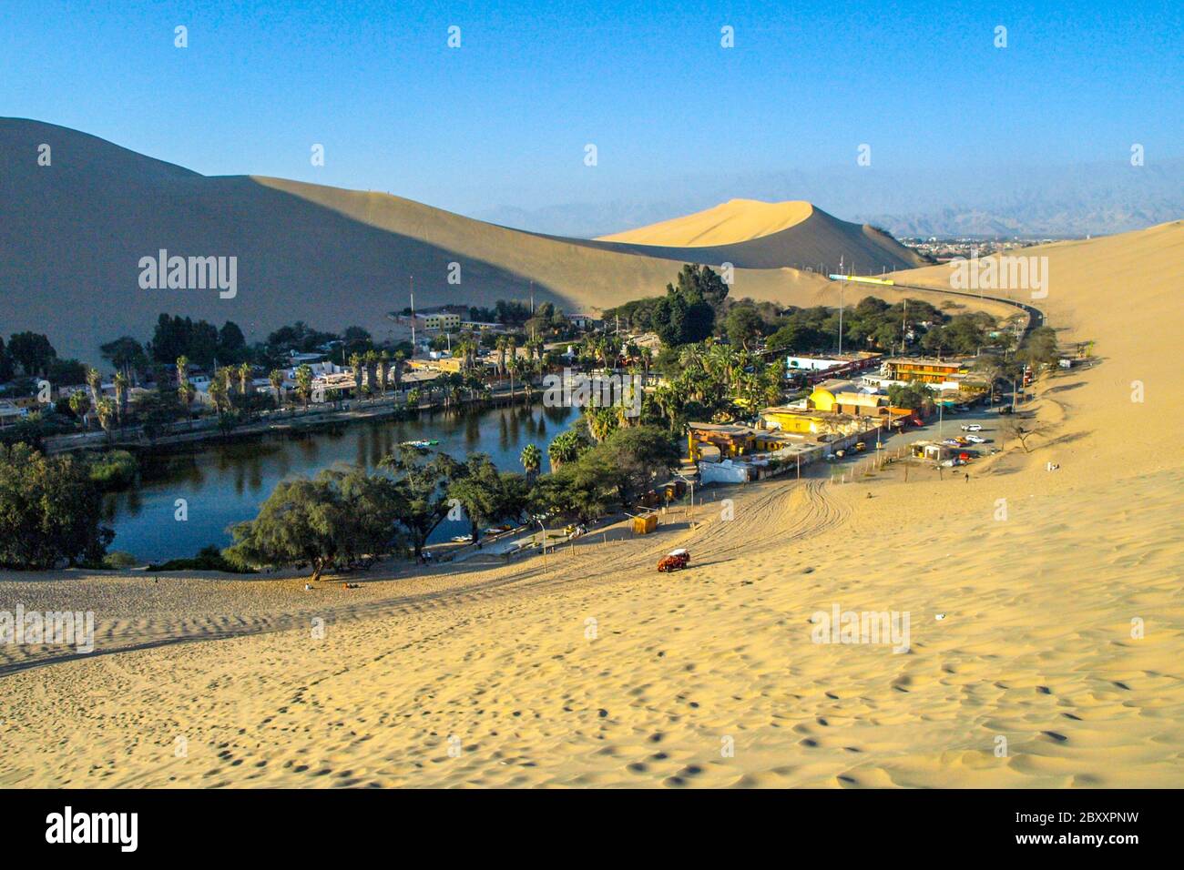 Huacachina - Wüstenoase in der Nähe von Ica in Peru, Südamerika. Stockfoto