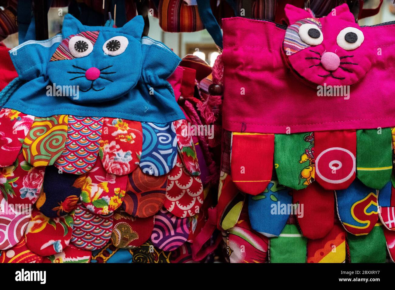 Kinder Plüsch Schultaschen zum Verkauf in Old Town Albuquerque, New Mexico Stockfoto