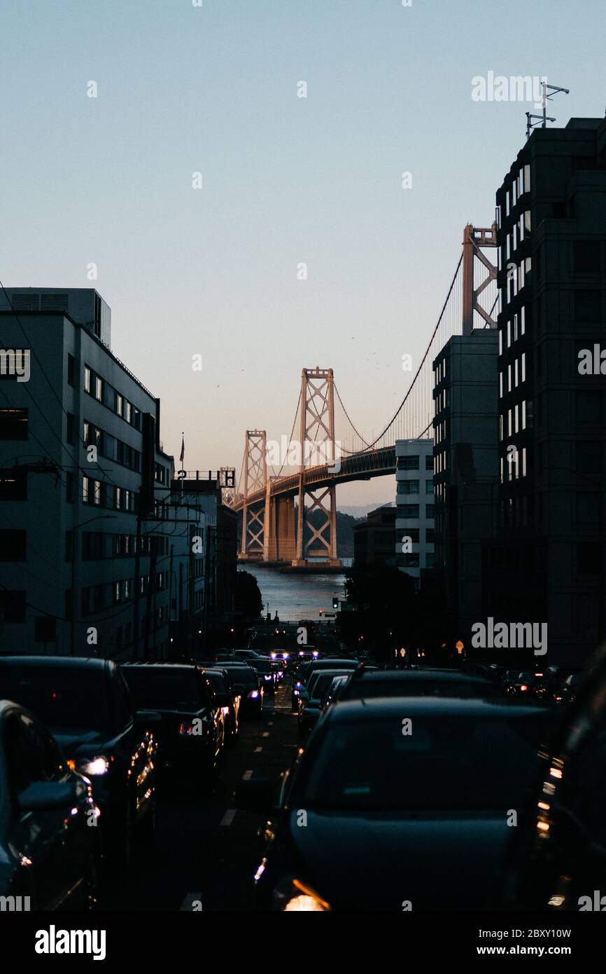 Verkehr bei Sonnenuntergang in San Francisco Stockfoto