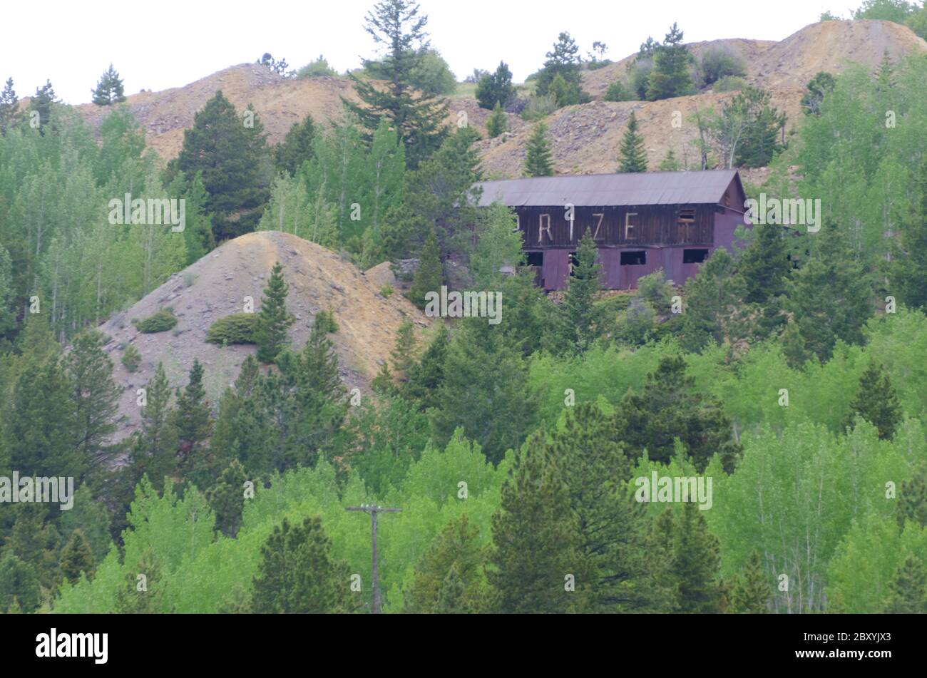 Gebäude und Ausrüstung aus alten Goldminen, in der Stadt Nevadaville, Colorado, USA Stockfoto