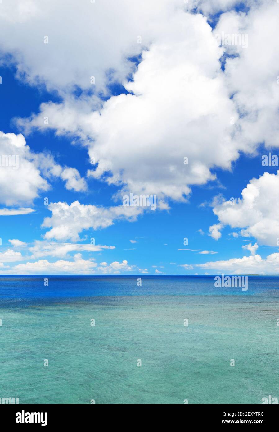 Colud und Meer Stockfoto