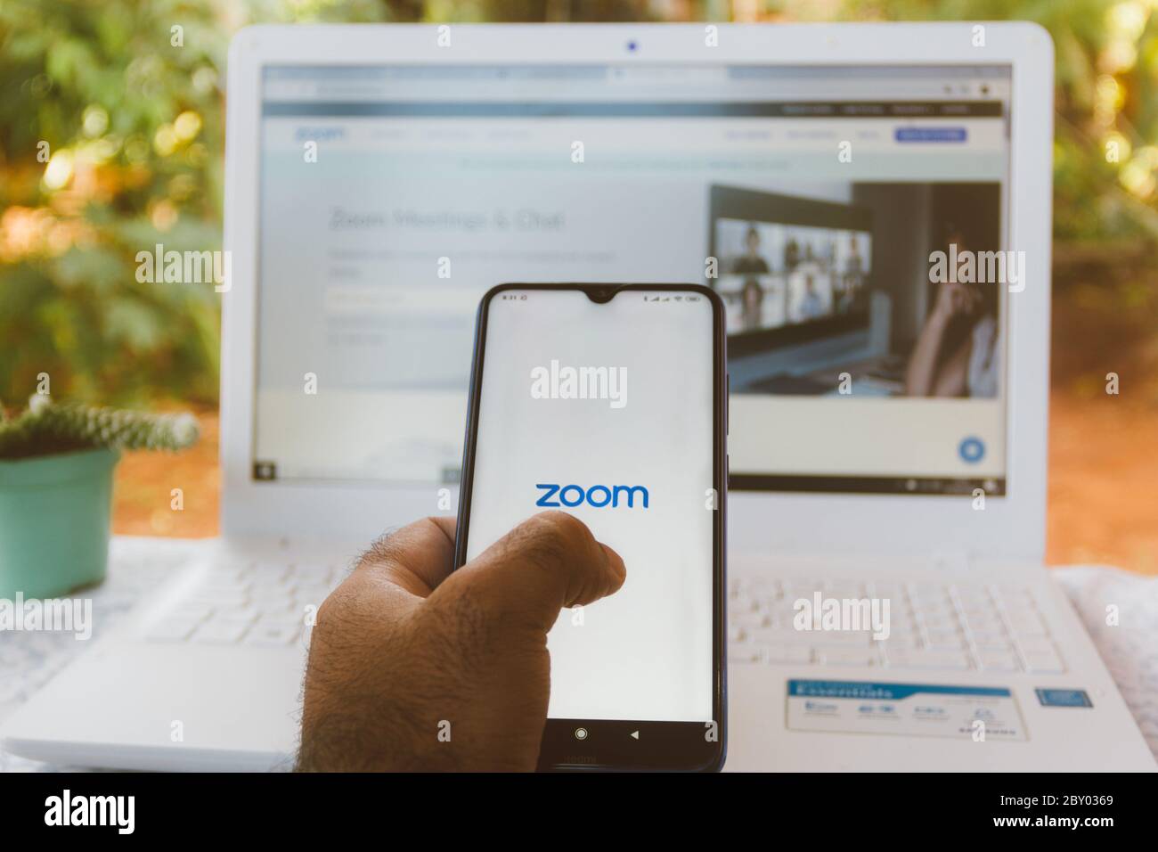 Brasilien. Juni 2020. In dieser Abbildung wird ein Zoom Video Communications-Logo auf einem Smartphone angezeigt. Kredit: Rafael Henrique/SOPA Images/ZUMA Wire/Alamy Live News Stockfoto